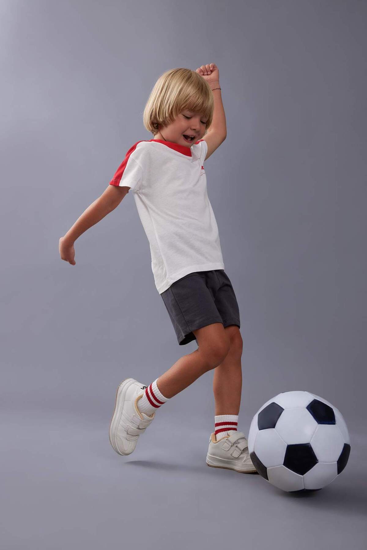 Defacto Bisiklet Yaka Baskılı Kısa Kollu Tişört Erkek Bebek D1485A524SM fotoğrafı 2 (önizleme)