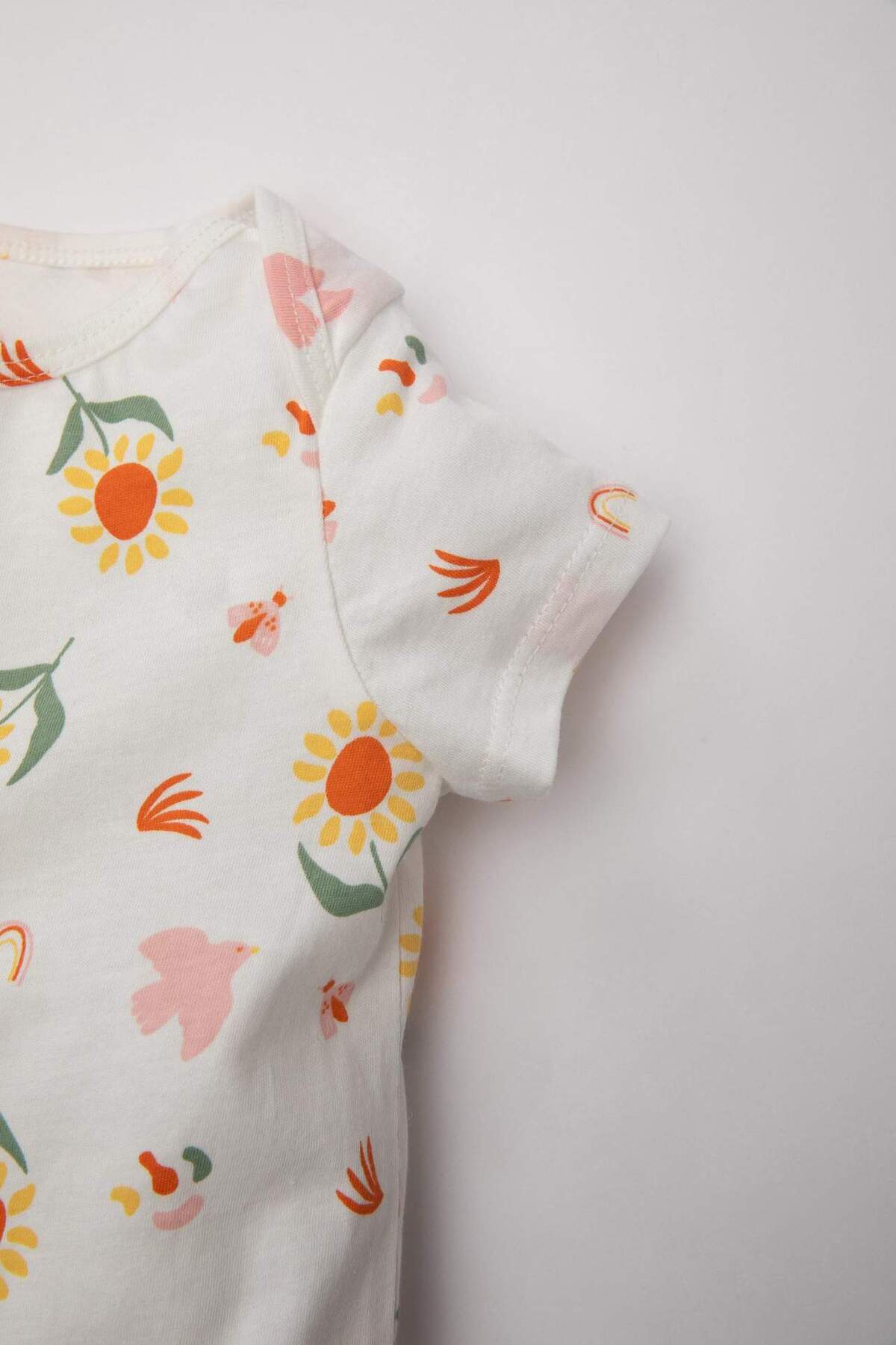 Defacto Kız Bebek Yeni Doğan Çiçekli Penye Kısa Kollu Tulum C8770A524SM fotoğrafı 3 (önizleme)