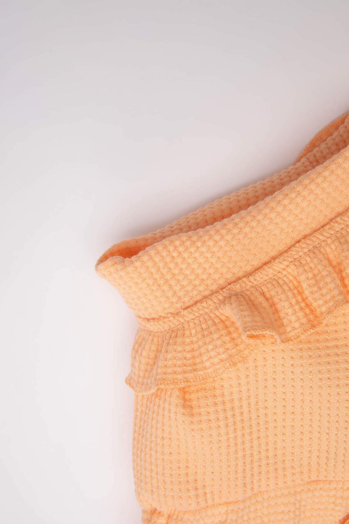 Defacto Comfort Fıt Waffle Şort Kız Bebek A8043A524SM fotoğrafı 3 (önizleme)