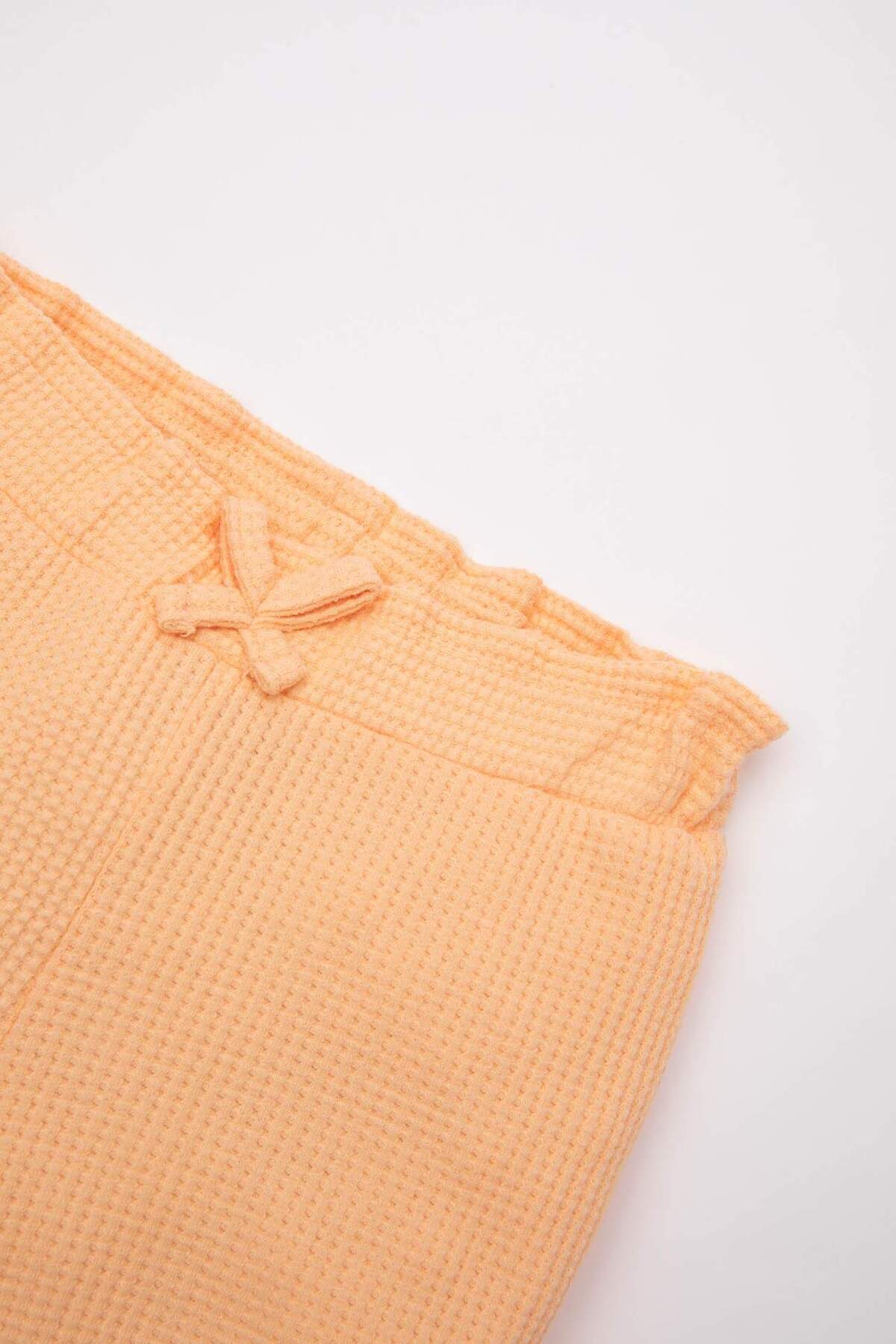 Defacto Comfort Fıt Waffle Şort Kız Bebek A8043A524SM fotoğrafı 2 (önizleme)