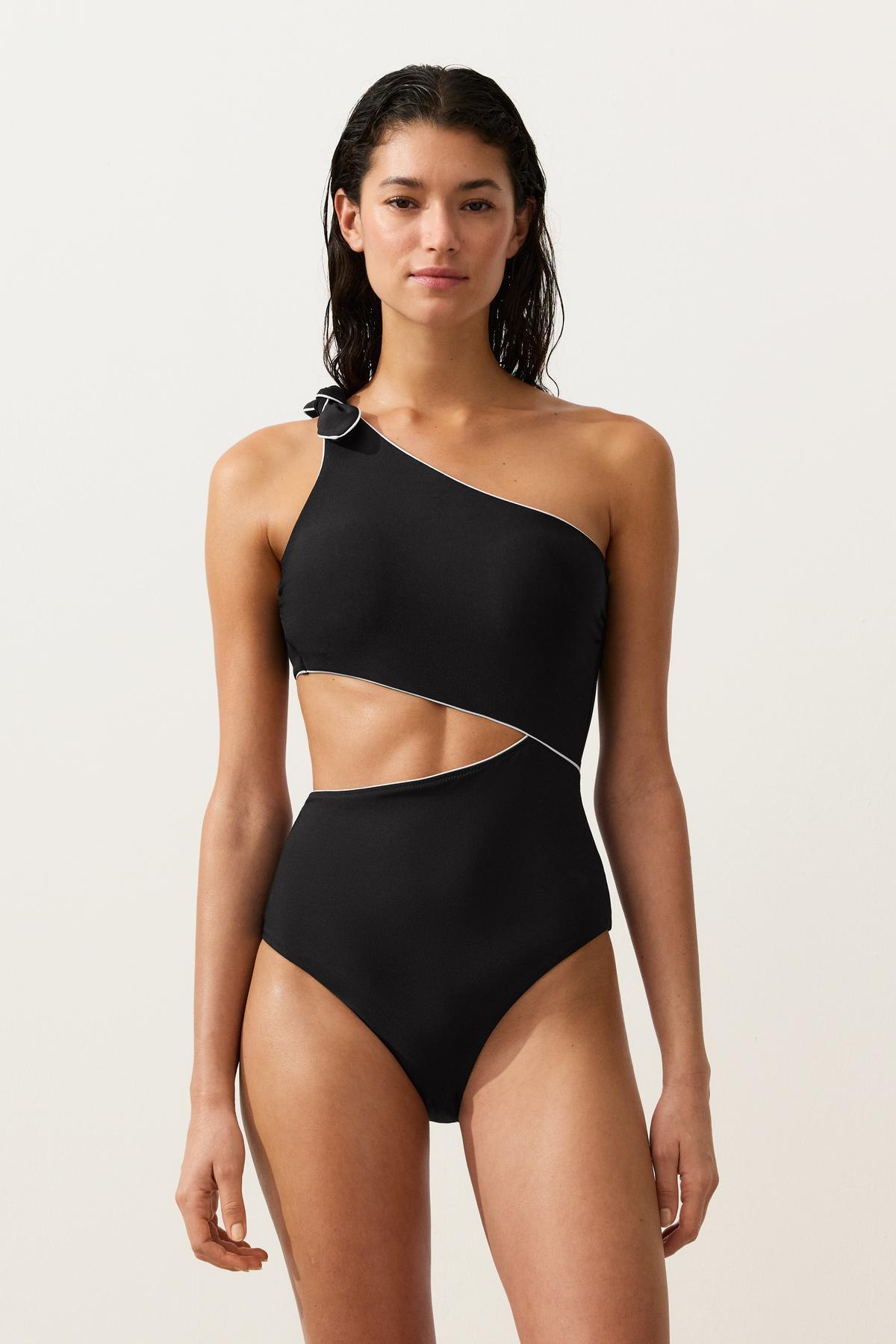 Asymmetrical piping trikini