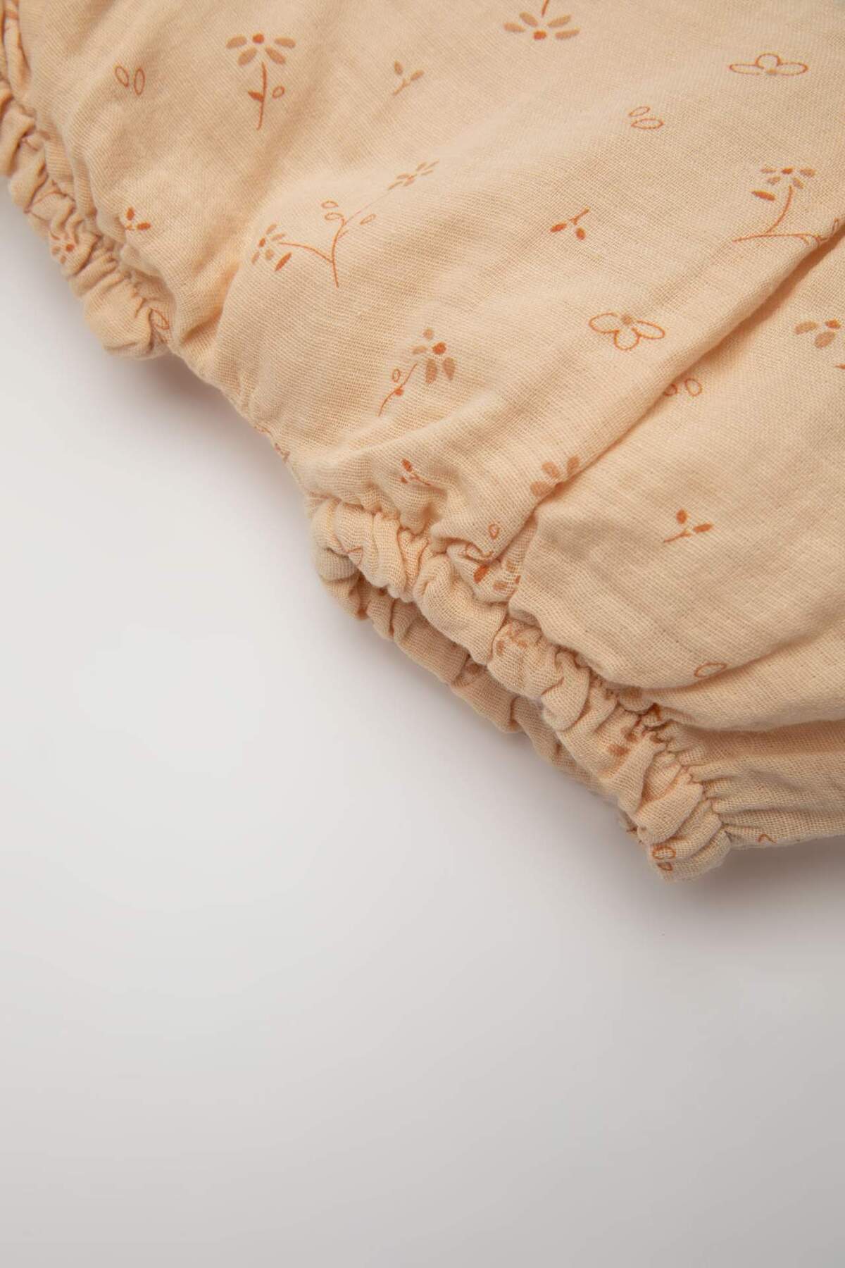 Defacto Kız Bebek Çiçekli Müslin Şort C5093A524SM fotoğrafı 3 (önizleme)