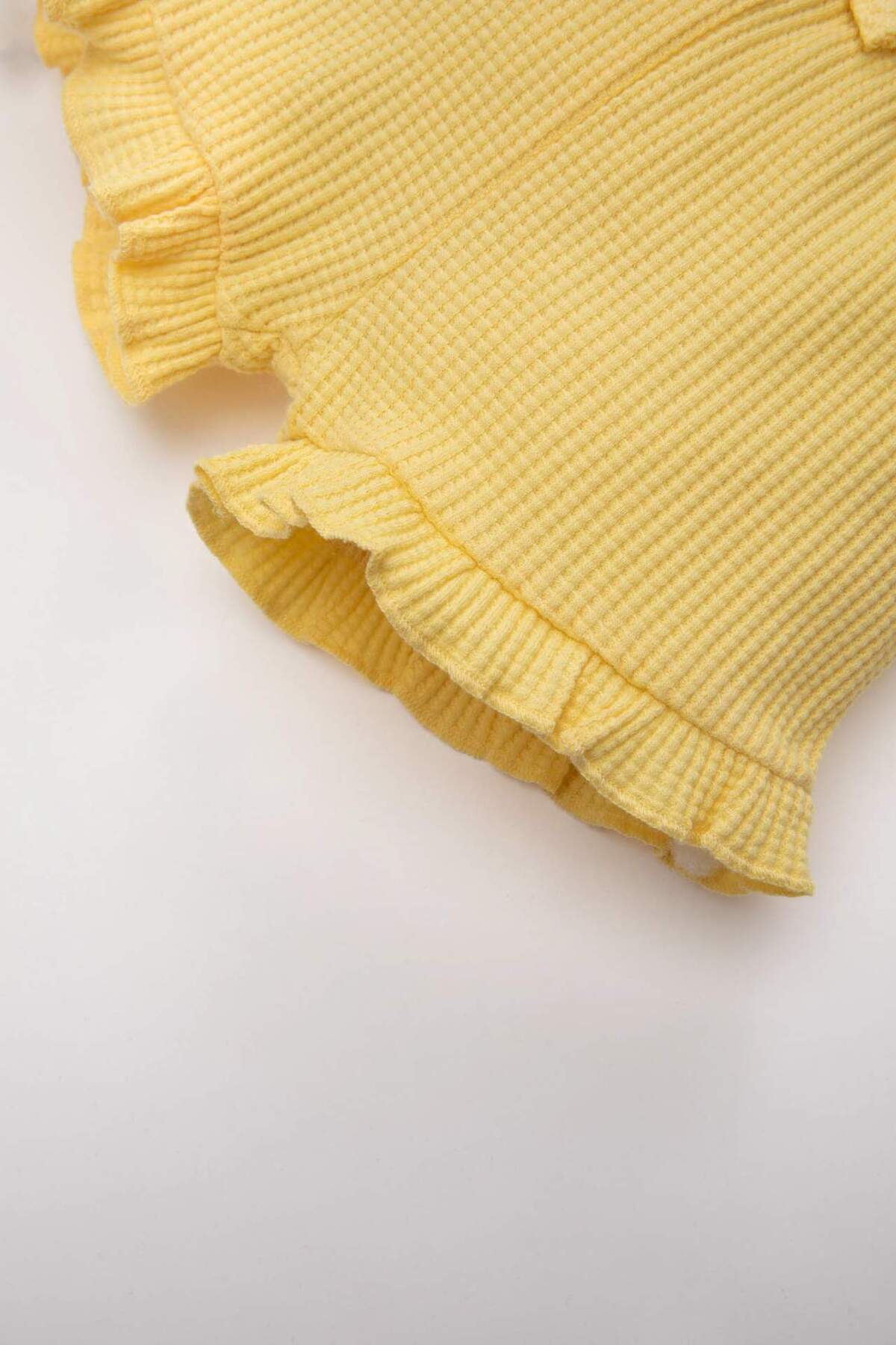 Defacto Comfort Fıt Waffle Şort Kız Bebek A8043A524SM fotoğrafı 3 (önizleme)