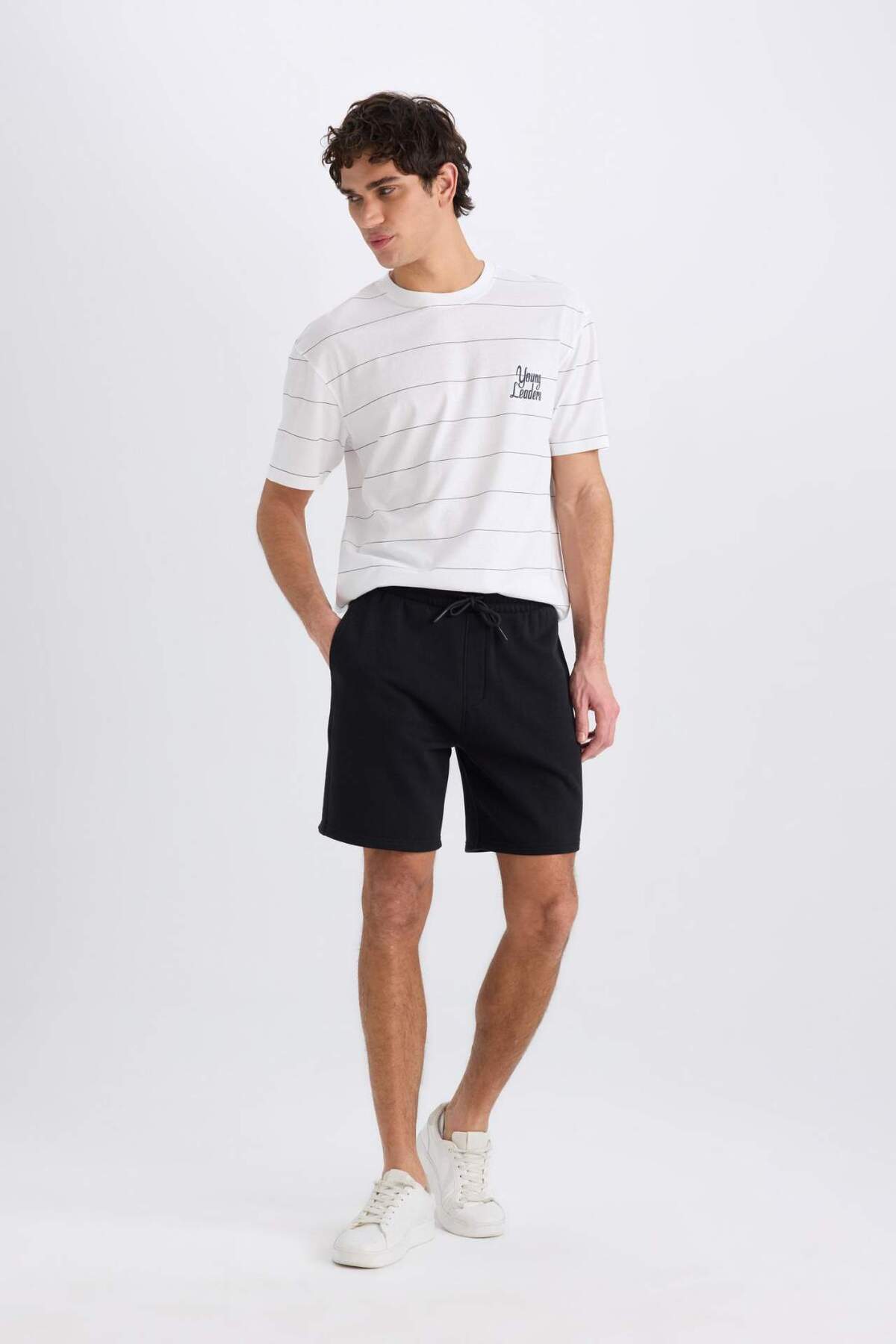 DeFacto Regular Fit Düz Paça Beli Bağcıklı Cepli Basic Şort B8672AX24SM görsel 2