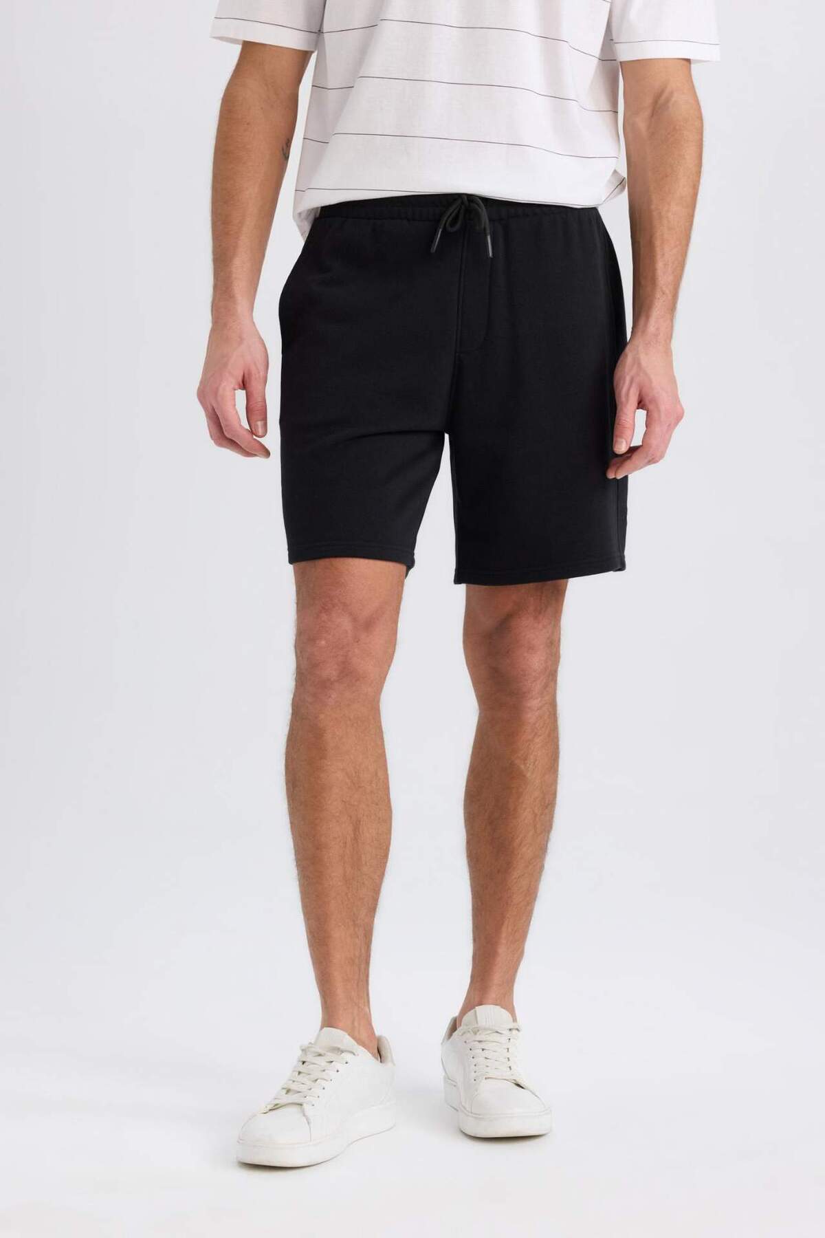 DeFacto Regular Fit Düz Paça Beli Bağcıklı Cepli Basic Şort B8672AX24SM görsel 4