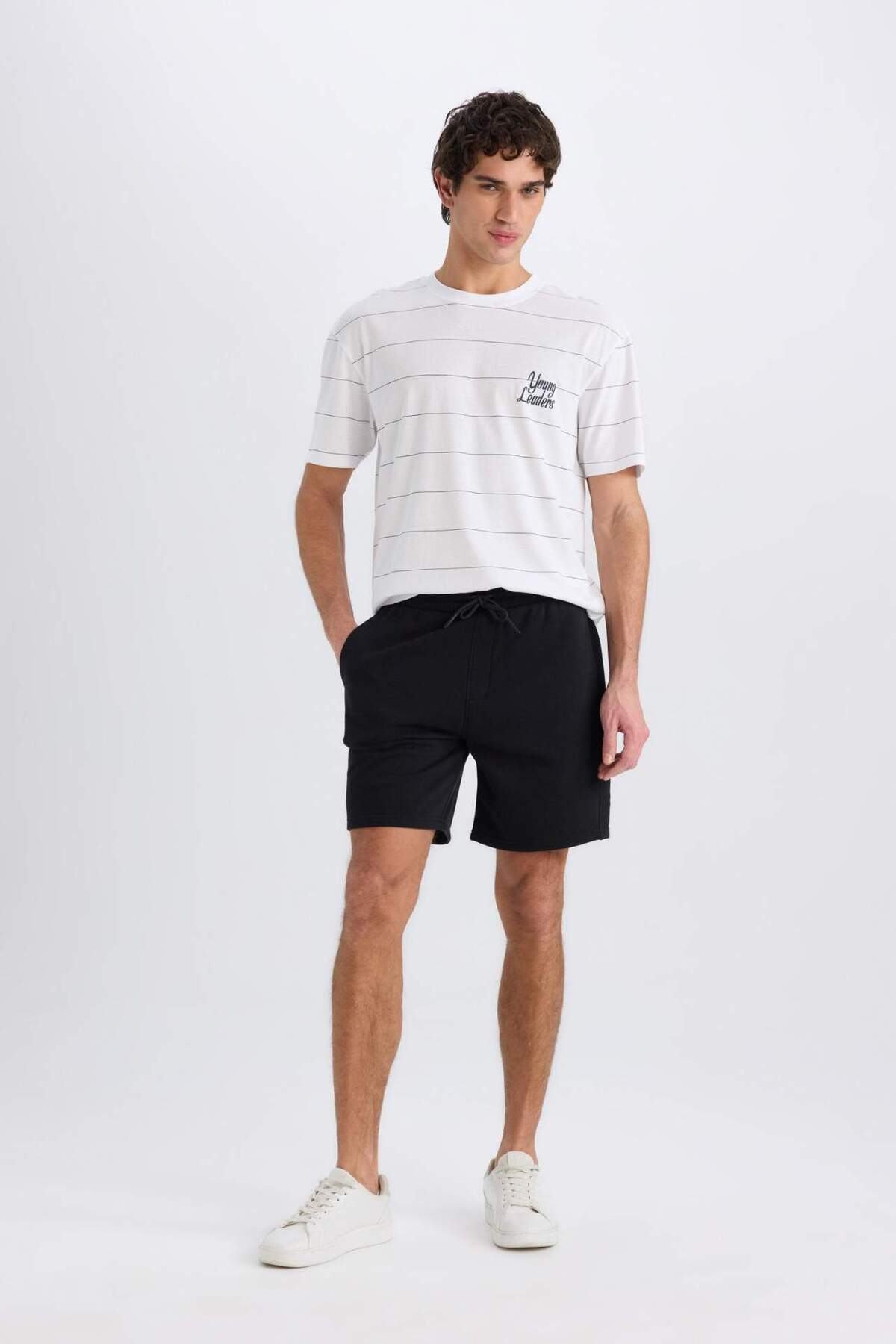 DeFacto Regular Fit Düz Paça Beli Bağcıklı Cepli Basic Şort B8672AX24SM görsel 3