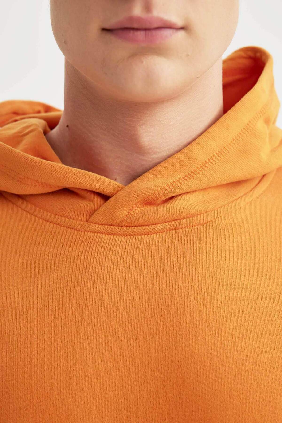 %100 Pamuk Comfort Regular Fit Rahat Kalıp Kapüşonlu Kanguru Cepli Basic Düz Sweatshirt B4446AX24SP — نارنجی — تصویر 8 از 8