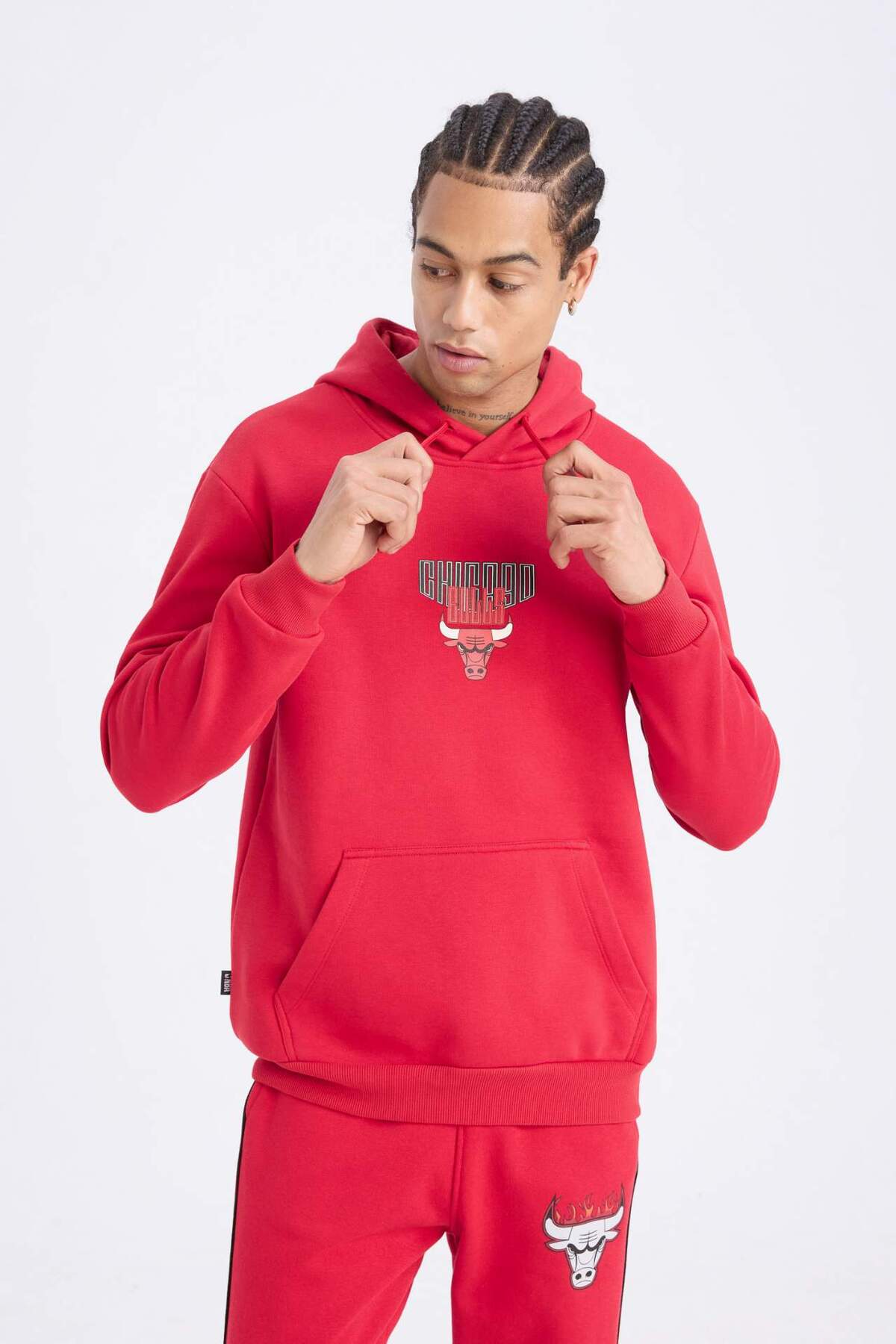 DeFacto NBA Chicago Bulls Standart Fit Kapüşonlu Sırt Baskılı Sweatshirt B3884AX25SP görsel 5