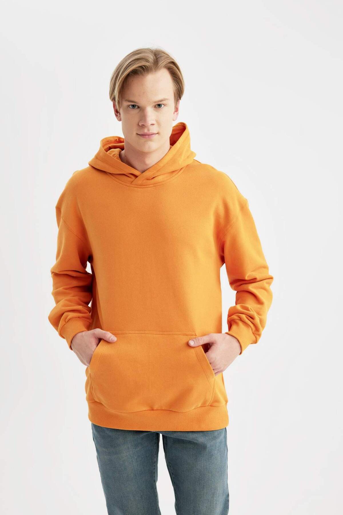 %100 Pamuk Comfort Regular Fit Rahat Kalıp Kapüşonlu Kanguru Cepli Basic Düz Sweatshirt B4446AX24SP — نارنجی — تصویر 6 از 8