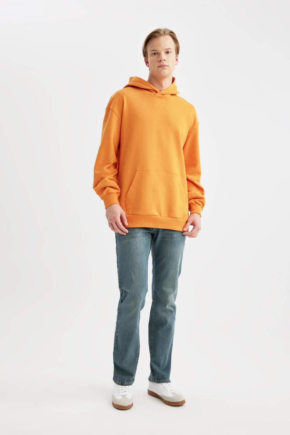 %100 Pamuk Comfort Regular Fit Rahat Kalıp Kapüşonlu Kanguru Cepli Basic Düz Sweatshirt B4446AX24SP — نارنجی — تصویر 5 از 8