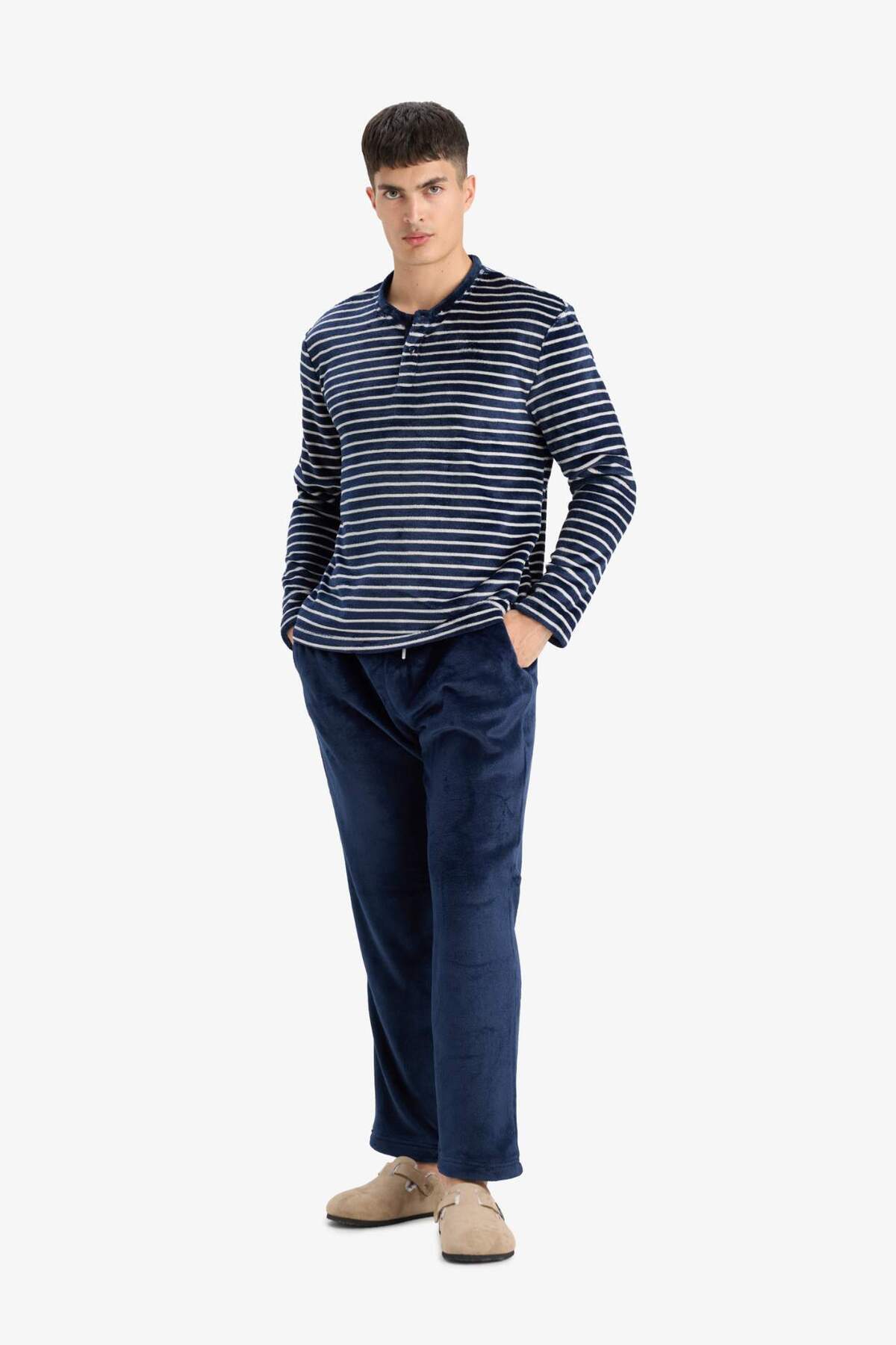 DeFacto Ultra Yumuşak Regular Fit Polar Bisiklet Yaka Çizgili Uzun Kollu Üst Alt Pijama Takımı A3443AX23AU görsel 2