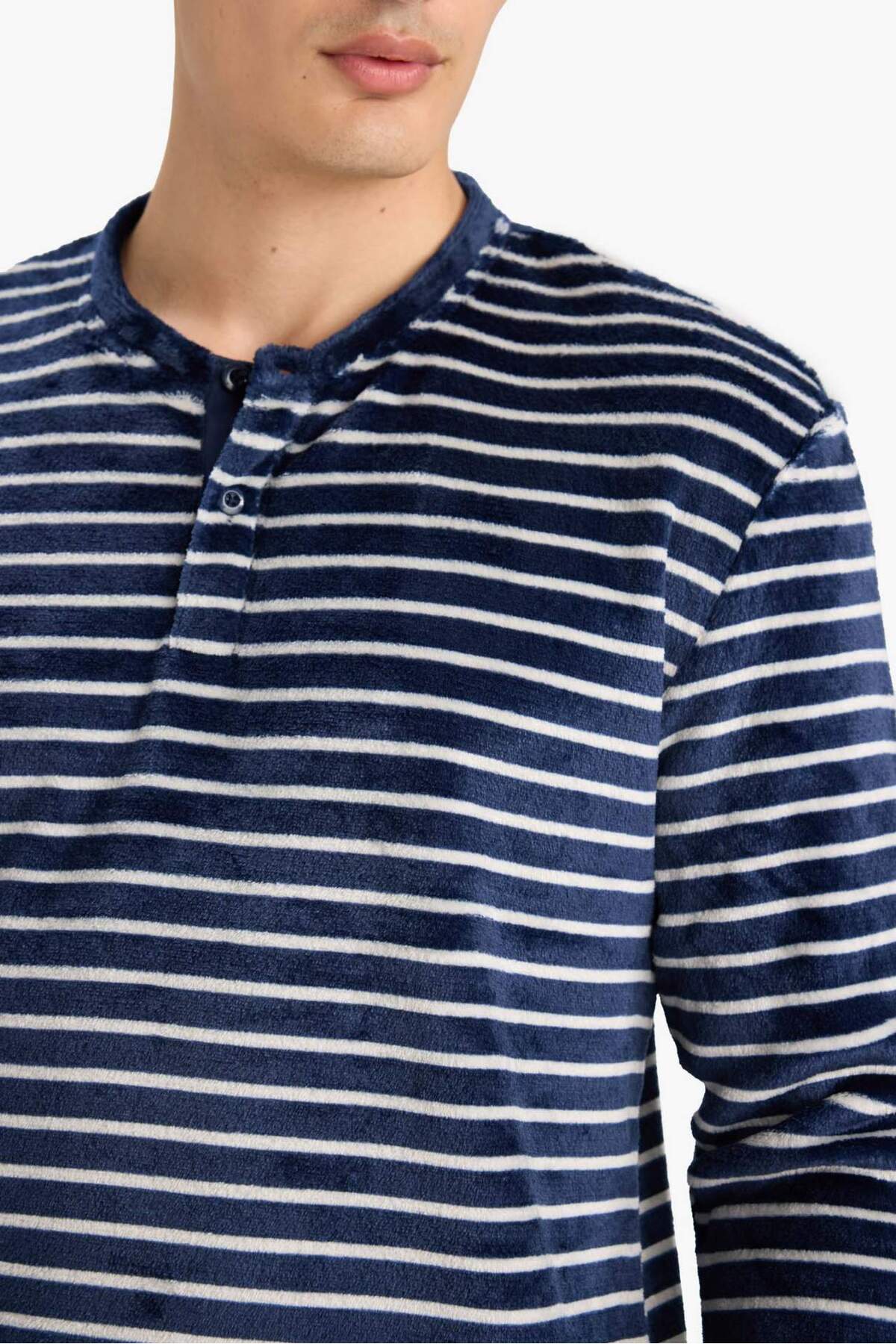 DeFacto Ultra Yumuşak Regular Fit Polar Bisiklet Yaka Çizgili Uzun Kollu Üst Alt Pijama Takımı A3443AX23AU görsel 5