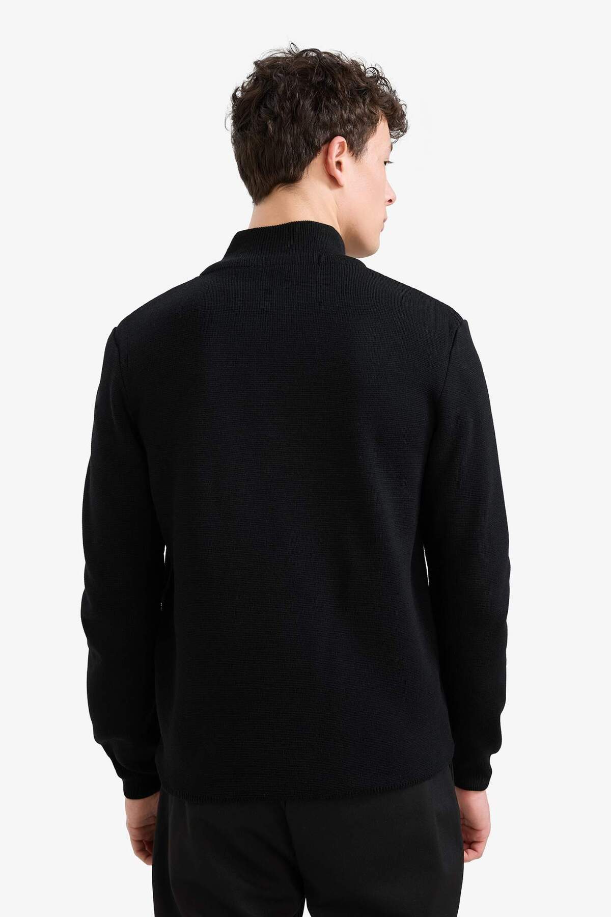 ژاکت بافتنی ساده نیم زیپ مشکی سایز استاندارد یقه ایستاده معمولی A5184AX23WN — مشکی — تصویر 5 از 5