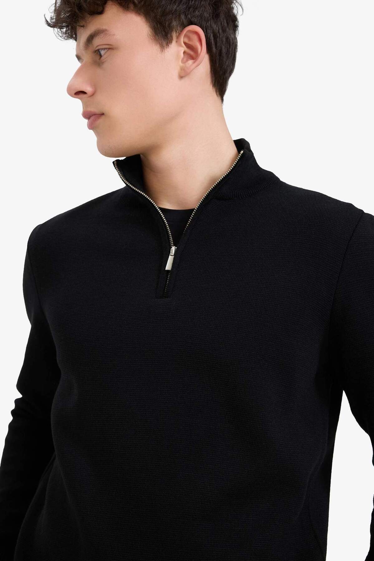ژاکت بافتنی ساده نیم زیپ مشکی سایز استاندارد یقه ایستاده معمولی A5184AX23WN — مشکی — تصویر 4 از 5