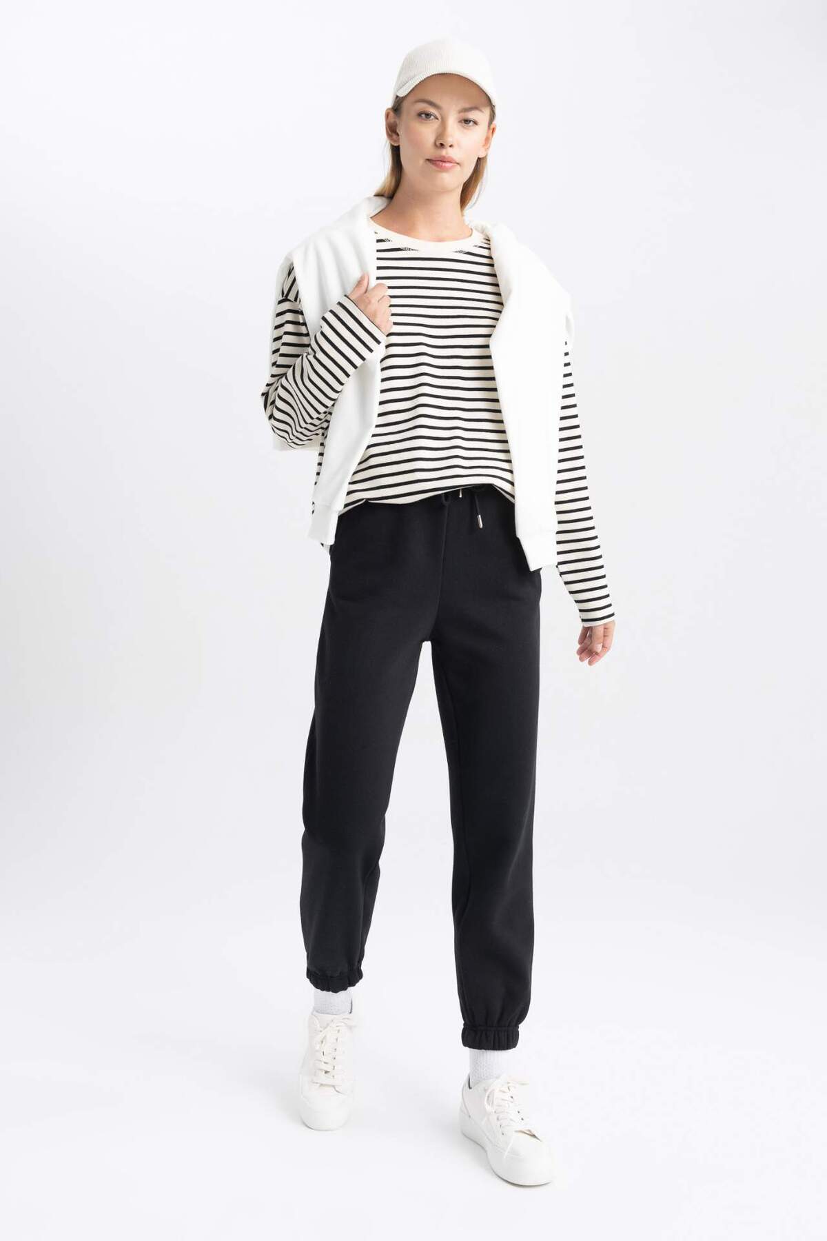 DeFacto Jogger Fit Basıc Düz Kalın Sweatshirt Kumaşı Pantolon W1505AZ23WN görsel 2