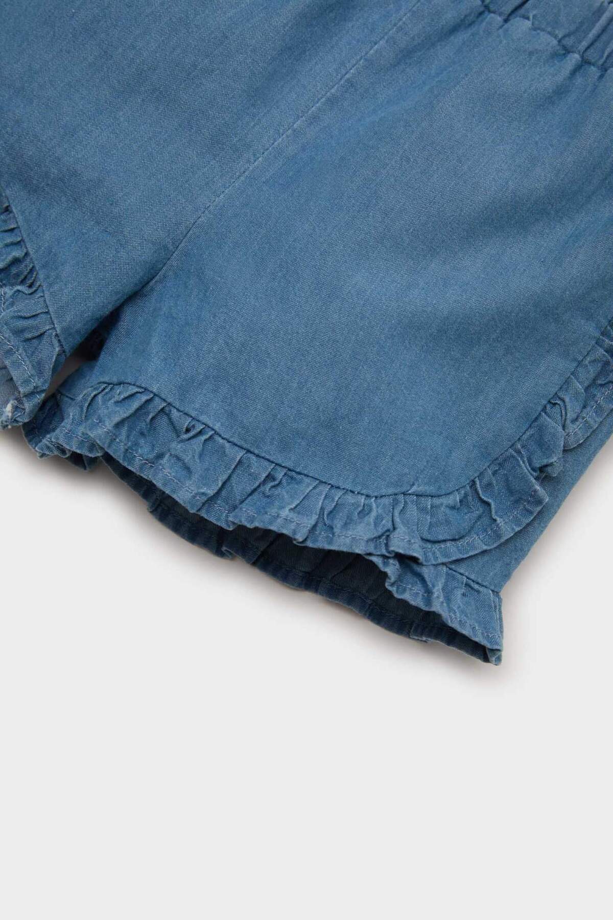 Defacto Beli Lastikli Jean Şort Kız Bebek Z8272A223SM fotoğrafı 3 (önizleme)