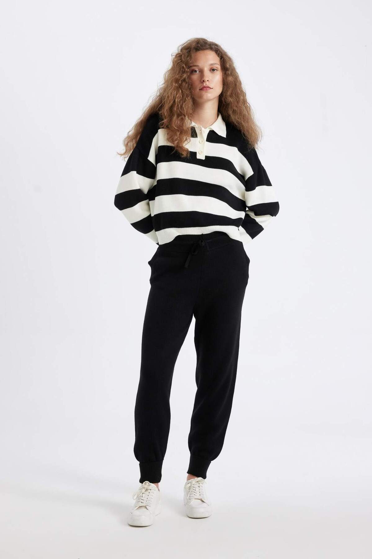 Jogger Knitwear Trousers Pressed Waist with Pocket Rubber Lace-up R1701AZ21AU