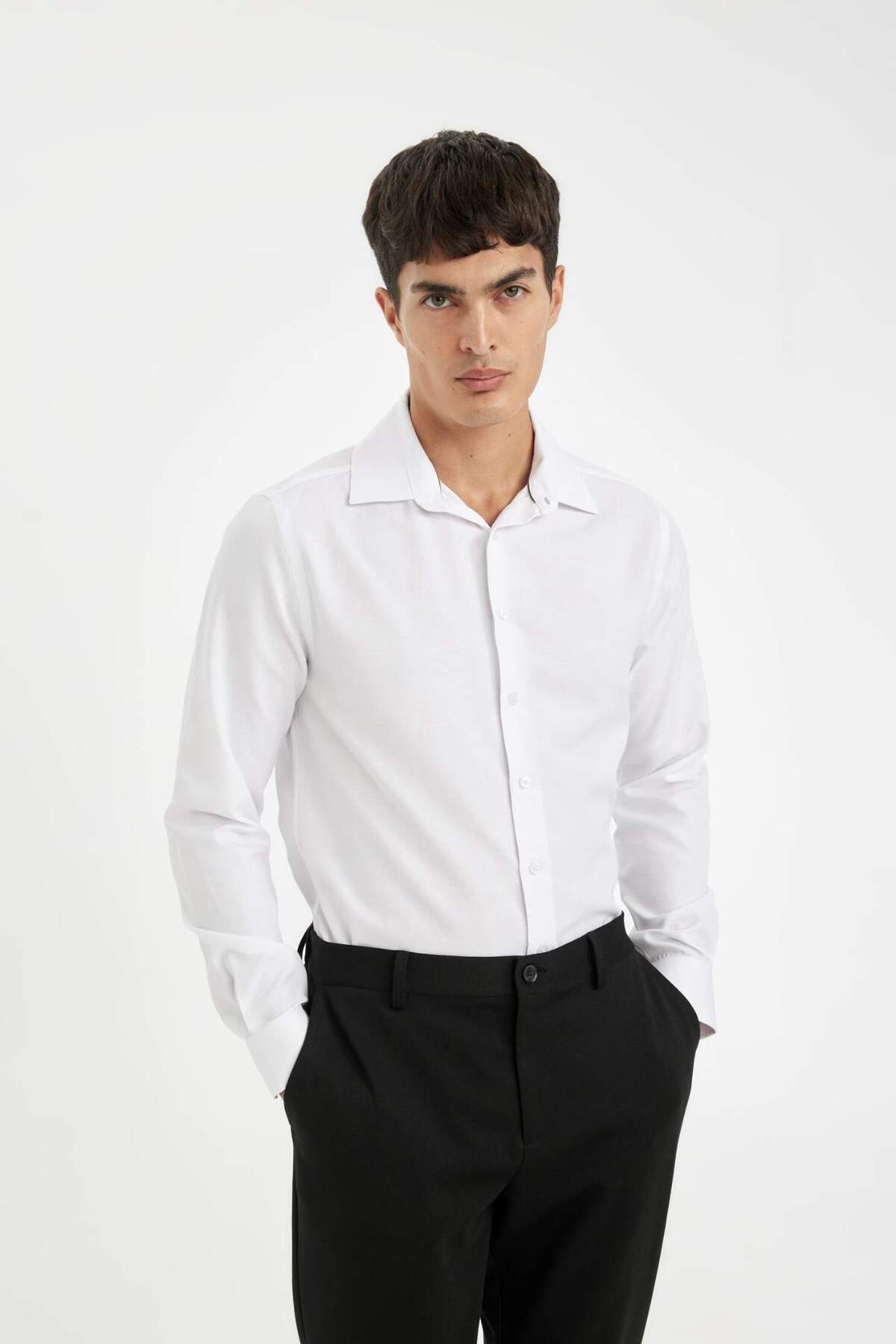 DeFacto Çabuk Kuruyan Slim Fit Dar Kesim Oxford Basic Düz Pamuk Karışımlı Uzun Kollu Beyaz Gömlek R4340AZ21S görsel 4