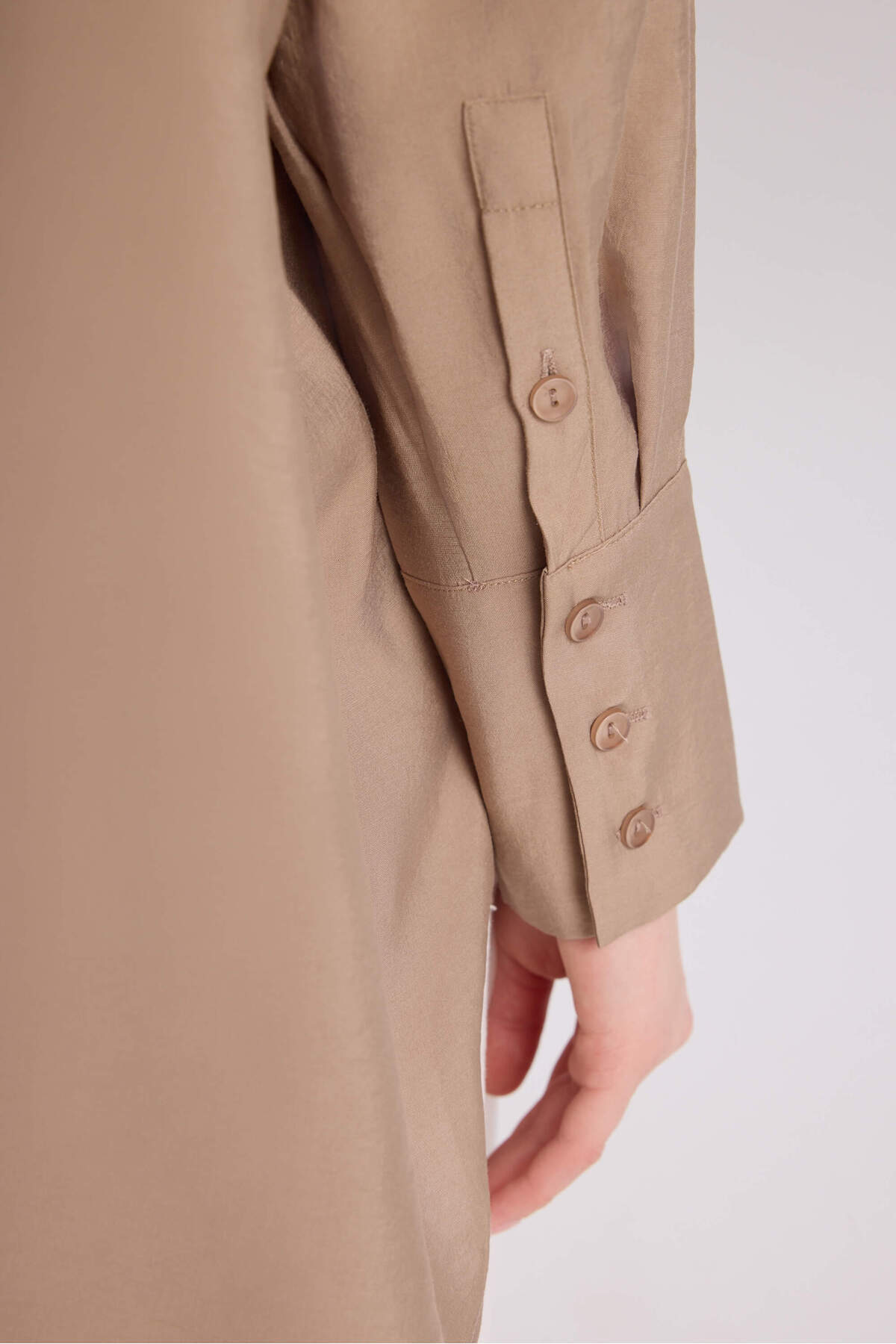 MAI STUDIOS CO.  Zaria Açık Vizon Oversize Gömlek - Görsel 8