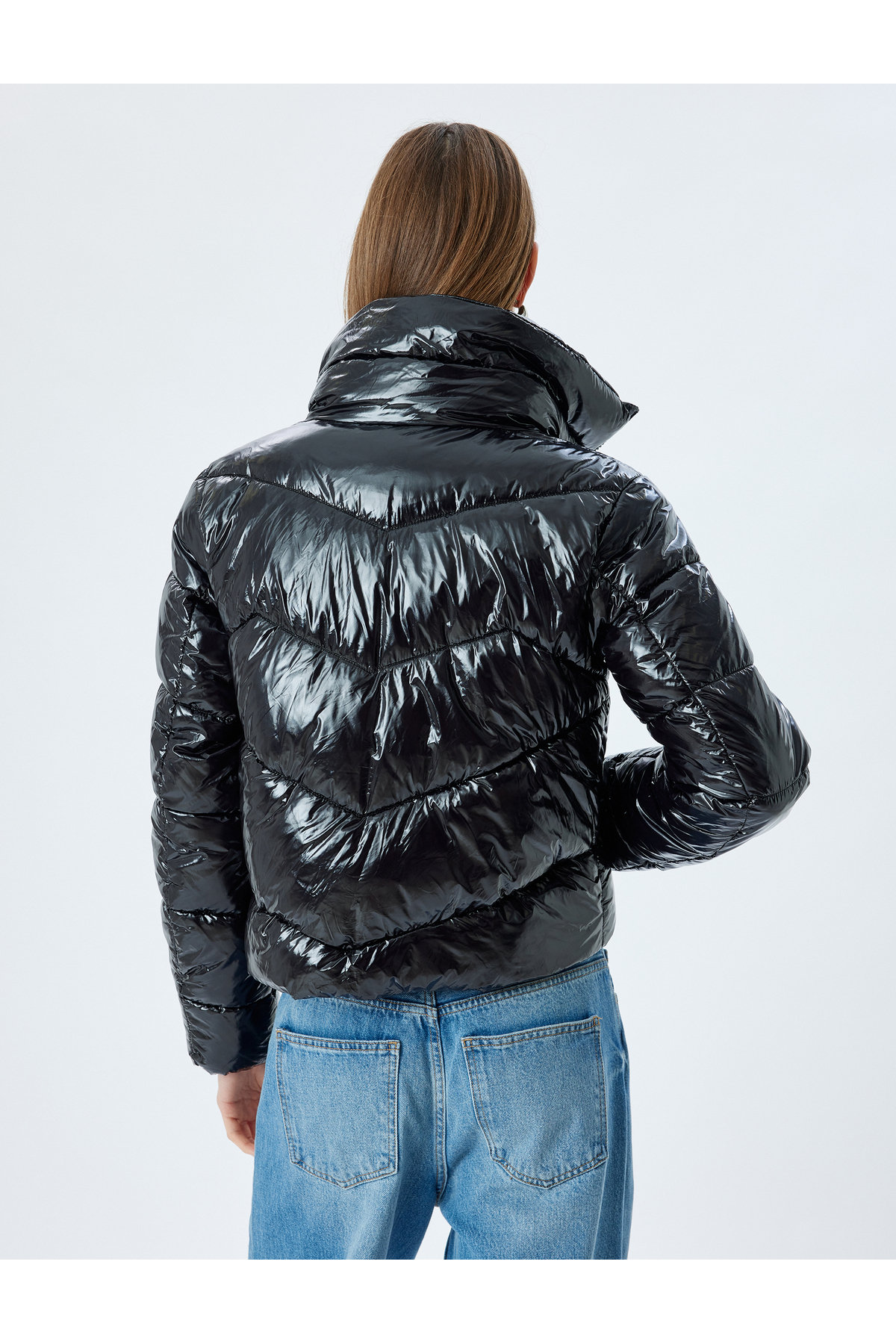 Koton  Su İtici Dik Yaka Fermuarlı Cepli Parlak Kısa Şişme Mont - Görsel 4