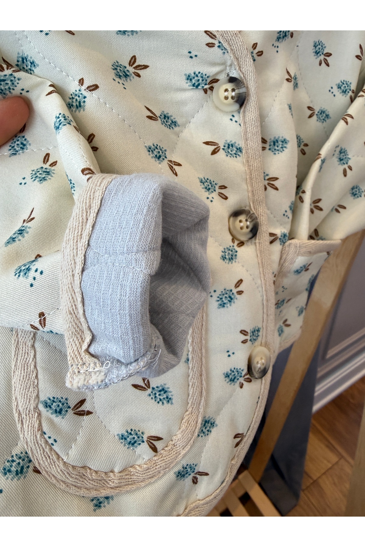 Baby Aden BabyAden çiçek desenli çift cepli önden düğmeli mevsimlik kapitone kız bebek çocuk ceket fotoğrafı 6 (önizleme)