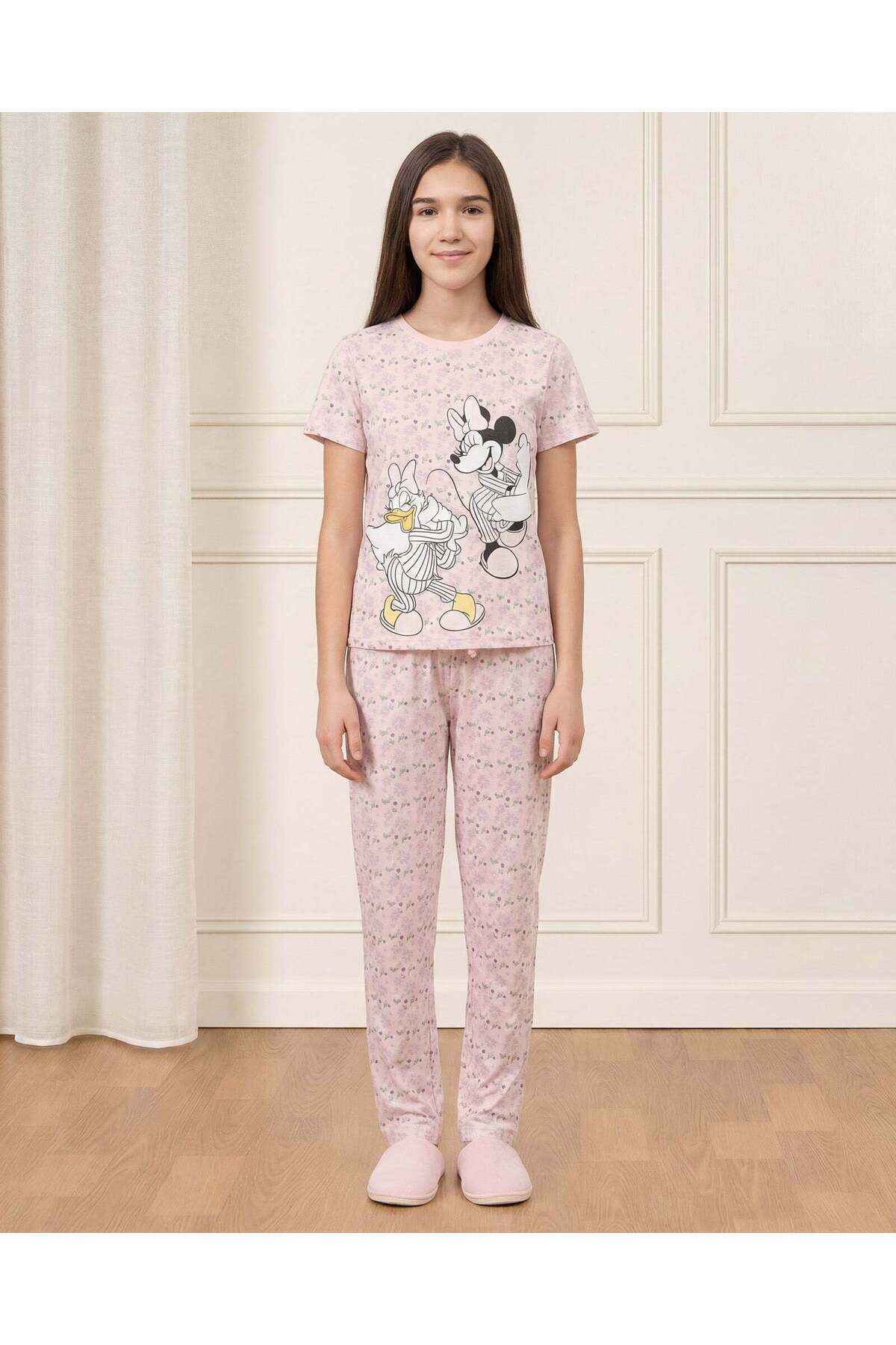 REDTAG طقم بيجاما للبنات الصغيرات بنقشة زهور ميكي ماوس باللون الوردي
