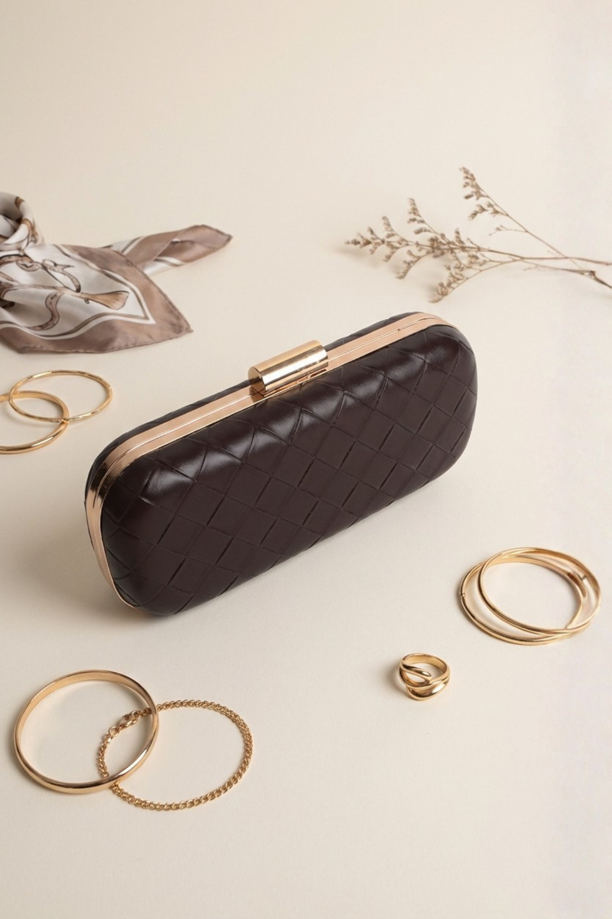 Berlesi Kahverengi Gold Örgü Derili Zincirli Metal Kapaklı Clutch Çanta görsel 4
