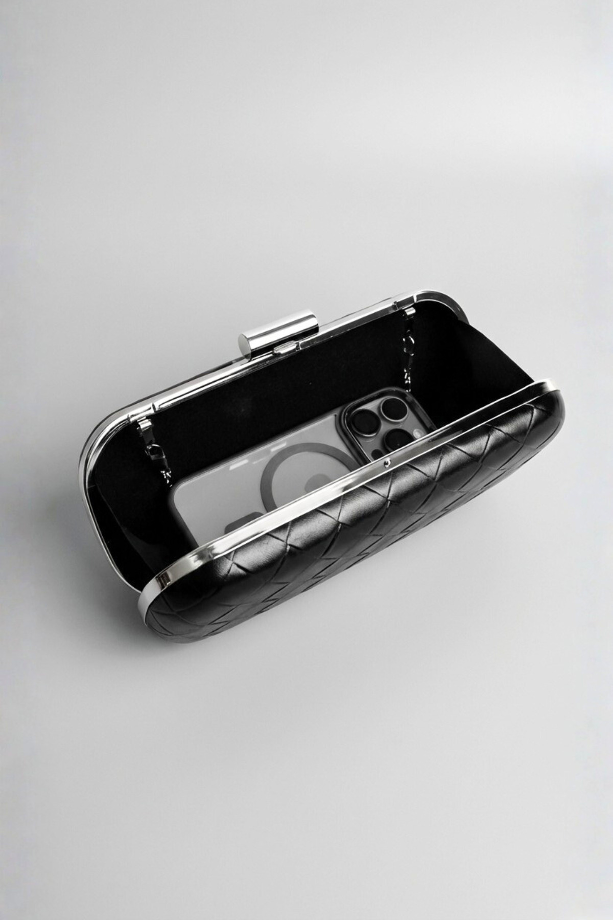 Berlesi Siyah Gümüş Örgü Derili Zincirli Metal Kapaklı Clutch Çanta görsel 5