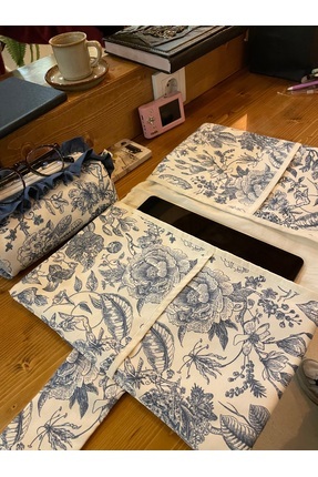 GÖKDAĞ BEDDING Mavi Yaprak Desenli El Yapımı Tablet Kılıfı Organizer-Kalemlik...