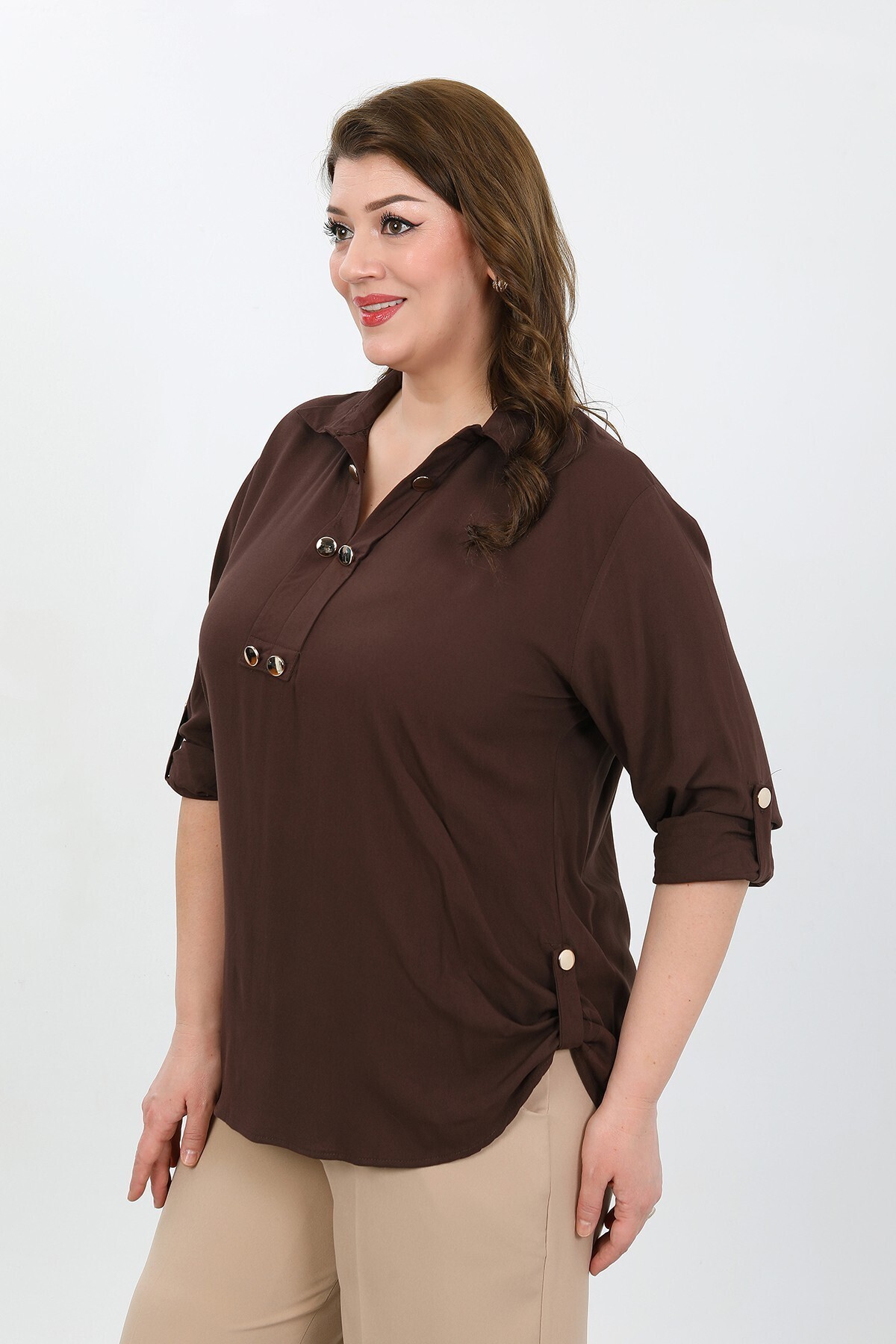 By Alba Collection  KADIN KAHVERENGİ DÜĞME DETAY BÜYÜK BEDEN VİSKON GÖMLEK - Görsel 2