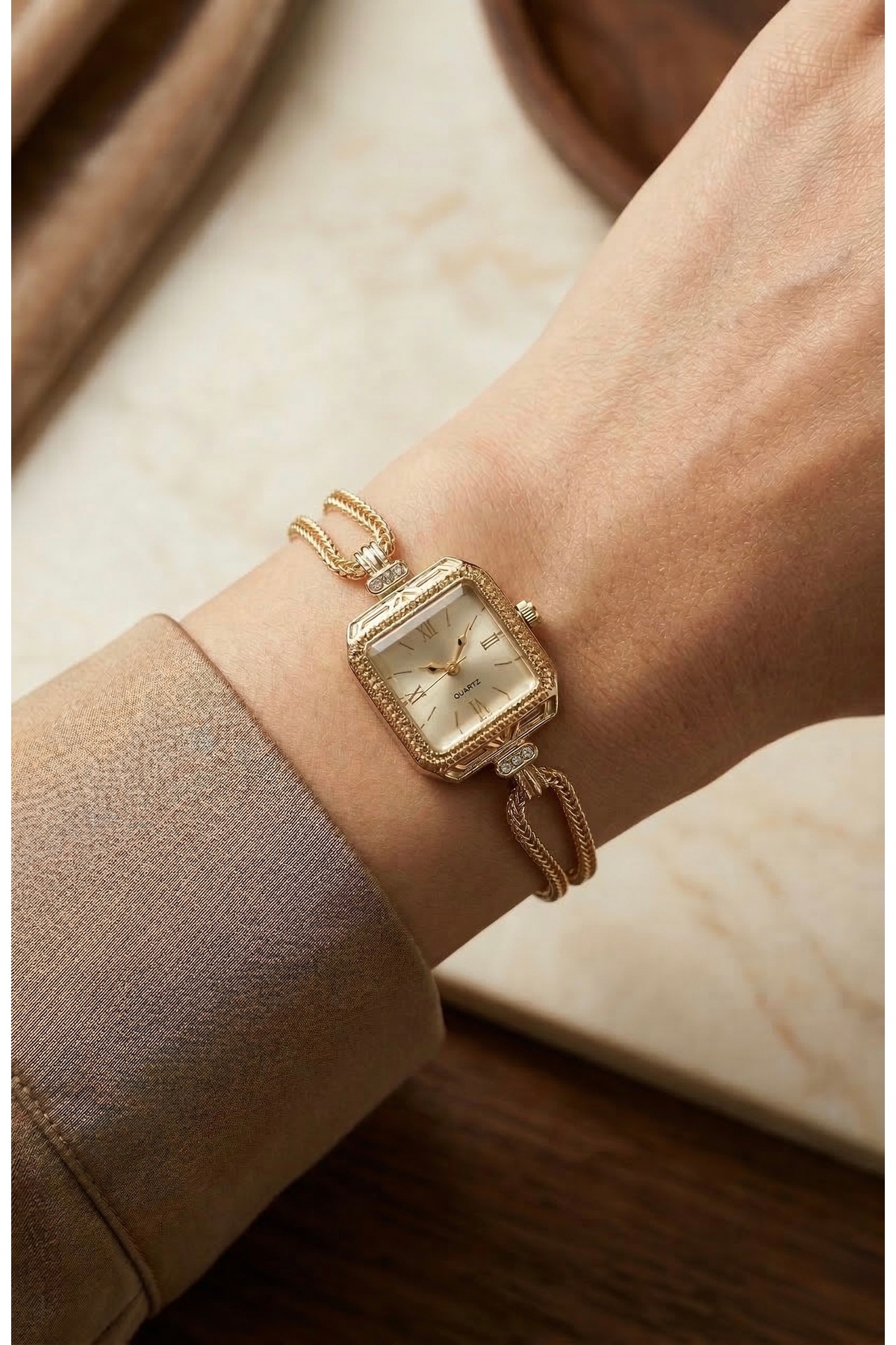 KLISHE Butik  Kadın Çelik Saat Gold Renk Old Money Vintage Kare Kasa Taşlı Lüks Zarif Şık Kadın Kol Saati 2026 - Görsel 4