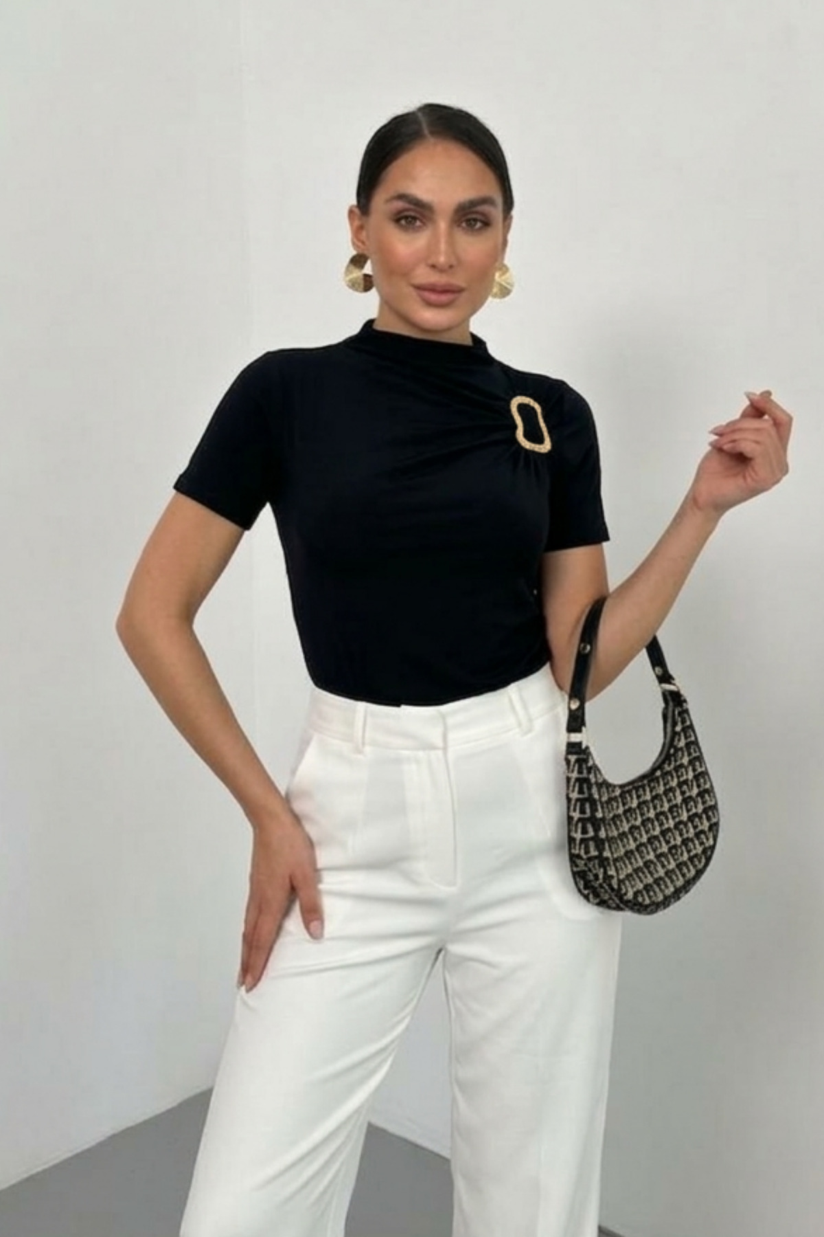 spirituel Жіноча футболка з короткими рукавами, золотистою застібкою, деталям...