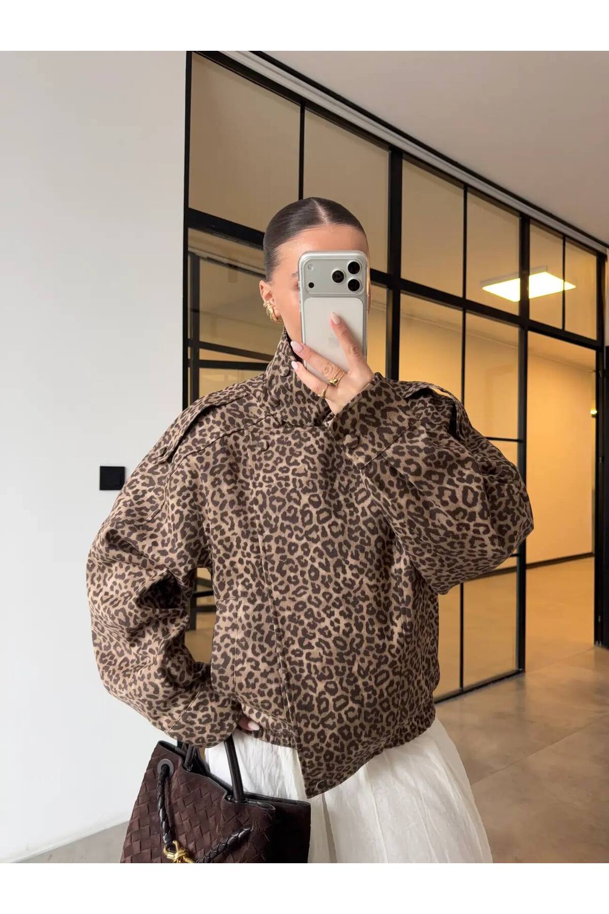 LOKADI Kadın Leopar Desenli Dik Yaka Astarlı Oversize Bomber Ceket Asimetrik Fermuarlı Ceket görsel 3