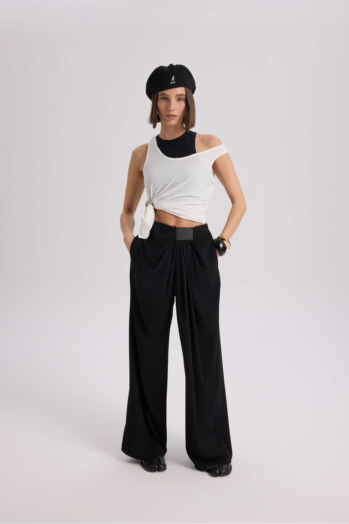 MAI STUDIOS CO.  Loose Pile Detaylı Siyah Dökümlü Pantolon - Görsel 2