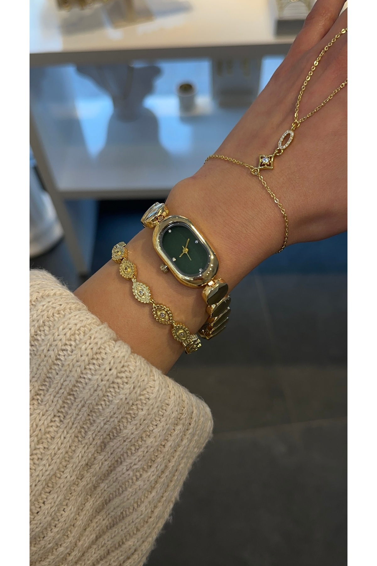 GLARE JEWELRY CO İçi Yeşil Detaylı Lüks Mini Kasa Yuvarlak Kadran Metal Gold Kordon Paslanmaz Çelik Kadın Kol Saati görsel 4