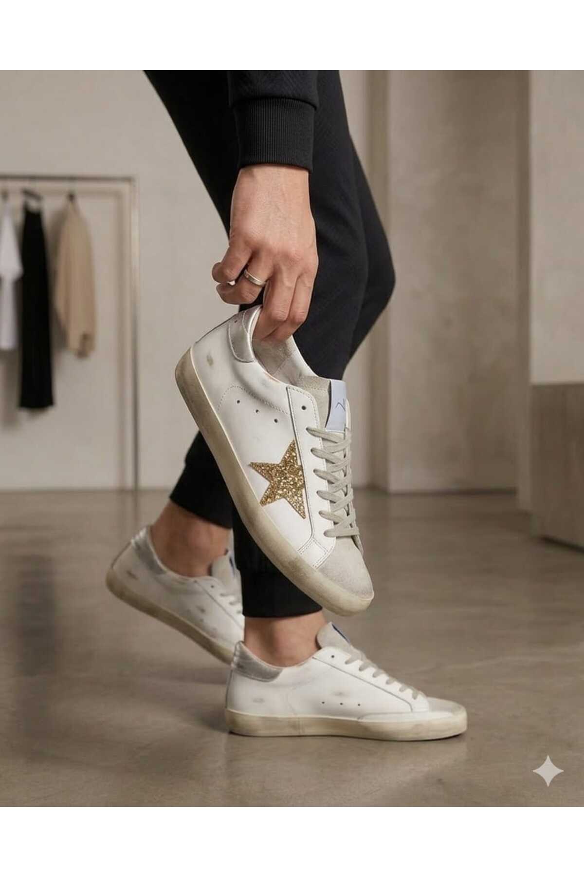 Banksy Спортни обувки за ежедневно носене с бродерия от звезди, златисто-среб...