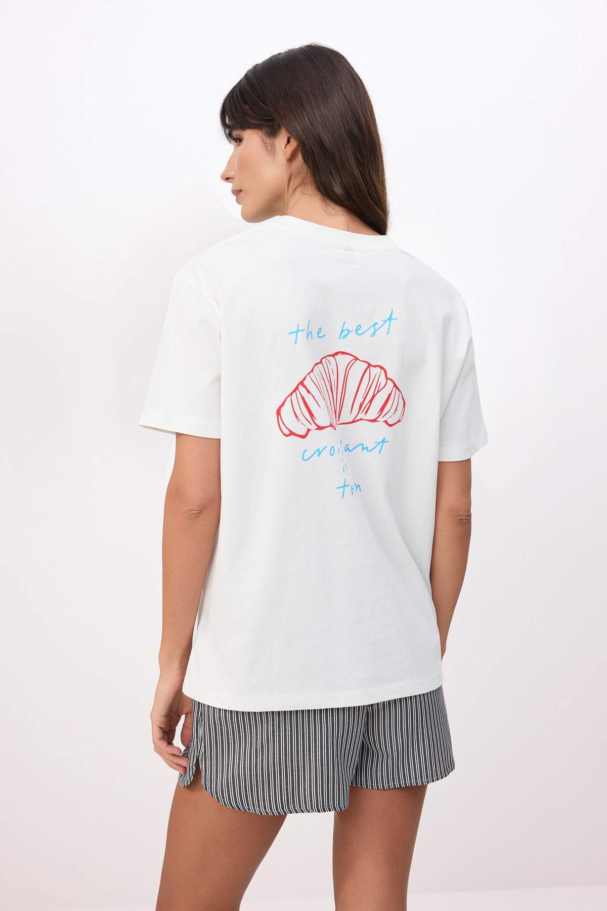 Trendyolmilla  Ekru Baskılı Oversize/Geniş Kalıp Kısa Kollu %100 Pamuk Örme T-Shirt TWOSS26TS00116 - Görsel 4