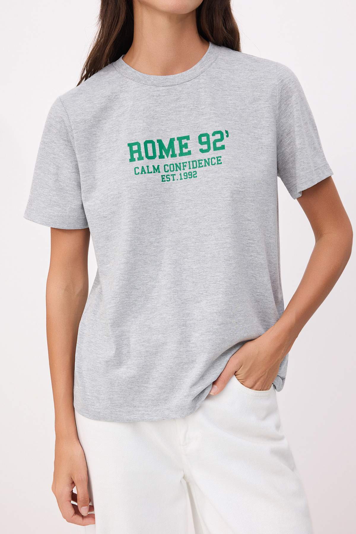 Trendyolmilla  Gri Melanj Slogan Regular/Normal Kalıp Kısa Kollu Pamuklu Örme T-Shirt TWOSS26TS00161 - Görsel 3