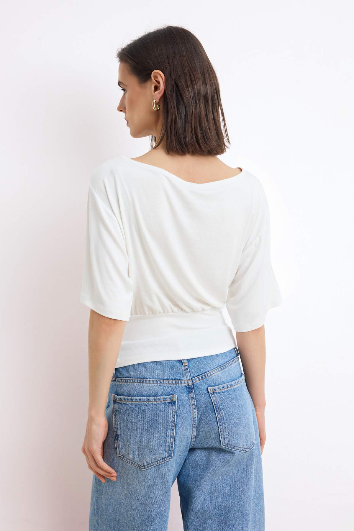 Trendyolmilla  Ekru Düz Regular/Normal Kalıp Asimetrik Yaka Yumuşak Örme Bluz TWOSS26BZ00097 - Görsel 4