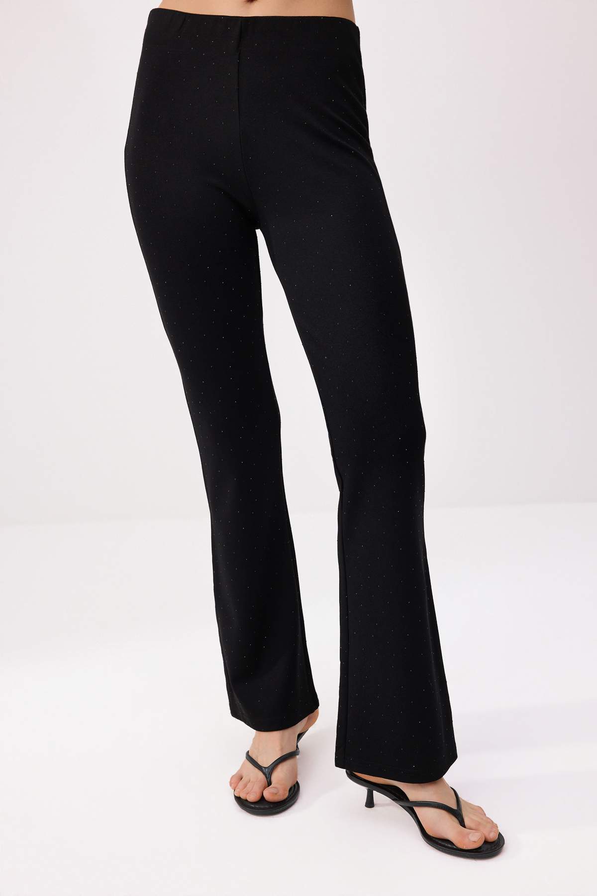 Trendyolmilla  Siyah Flare/İspanyol Paça Parıltılı Normal Bel Uzun Örme Pantolon TWOSS26PL00155 - Görsel 4