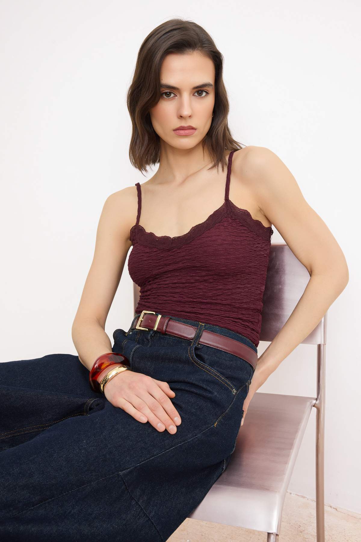 Trendyolmilla Bordo Fitted/Vücuda Oturan V Yaka İnce Askılı Kolsuz Dokulu Örme Bluz TWOSS26BZ00477