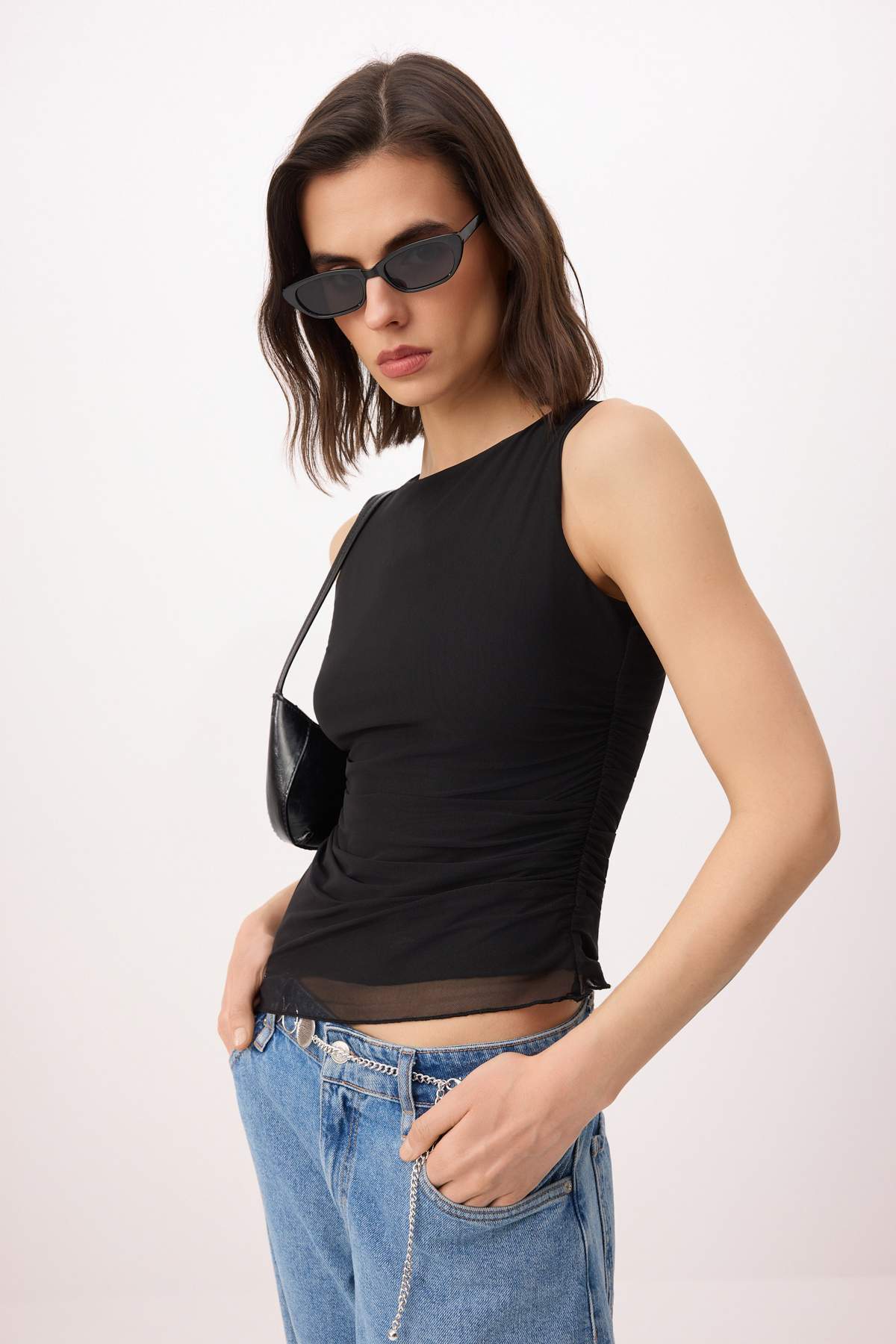 Trendyolmilla Siyah Fitted/Vücuda Oturan Kolsuz Büzgülü Crop/Kısa Tül Örme Bluz TWOSS26BZ00349
