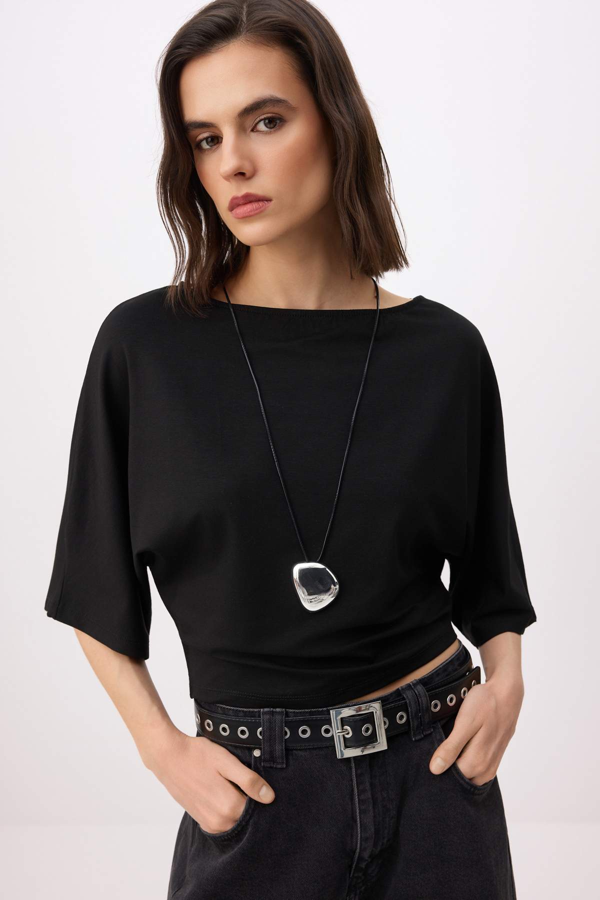 Trendyolmilla Siyah Regular/Normal Kalıp Asimetrik Yaka Düşük Kol Truvakar Kollu Örme Bluz TWOSS26BZ00721