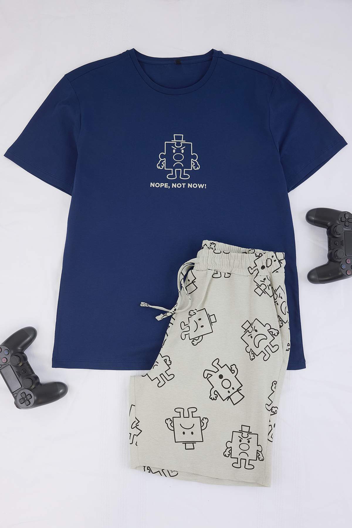 trendyol-man-mens-navy-blue-printed-short-cas