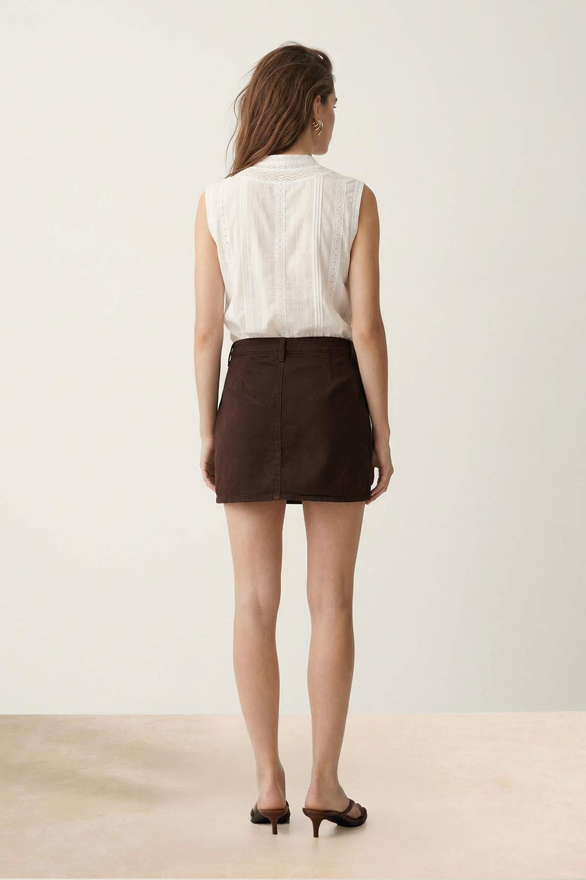 Trendyolmilla  Kahverengi Yüksek Bel Mini Denim Şort Etek TWOSS25SR00079 - Görsel 4