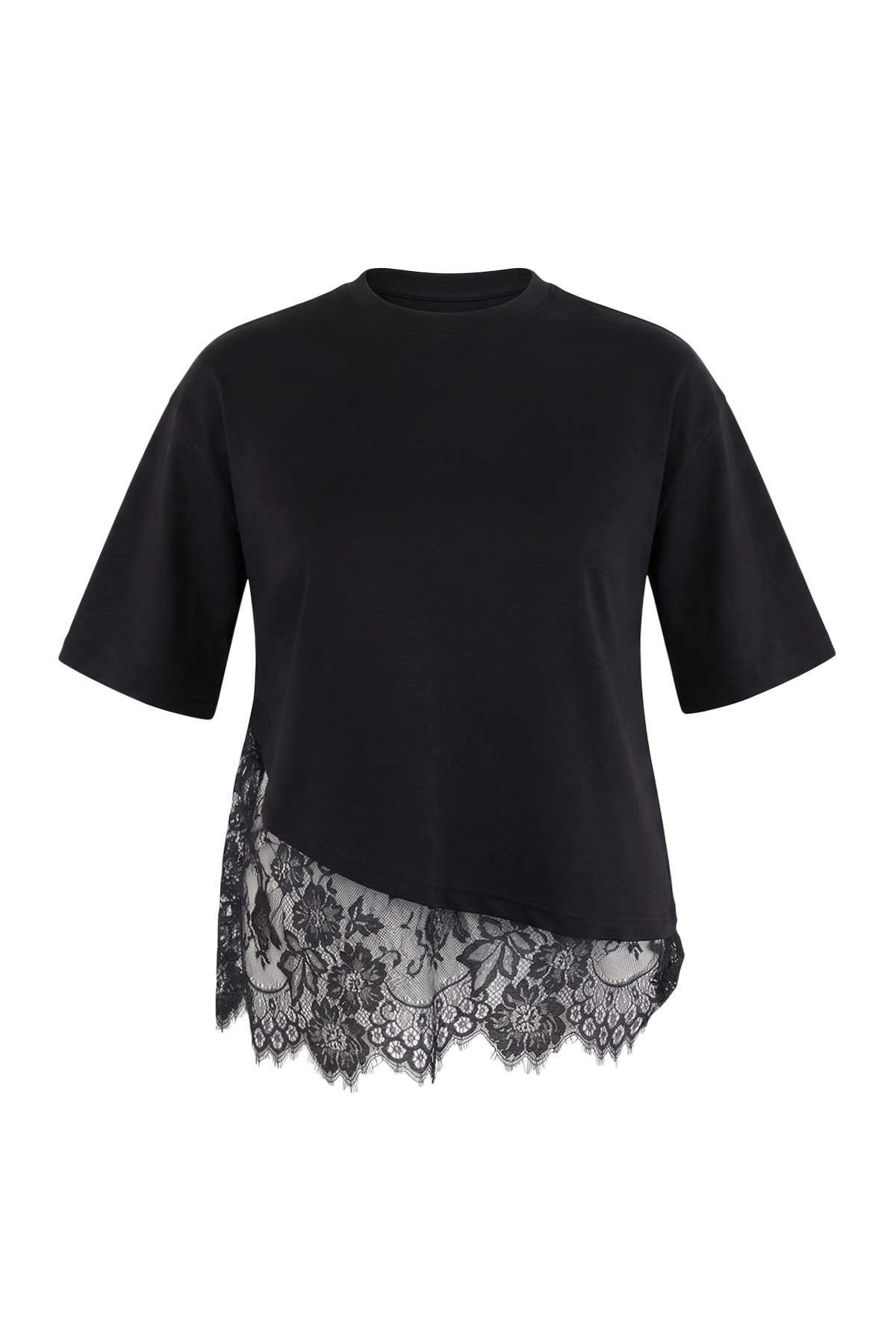 Trendyol Curve Schwarzes T-Shirt mit Spitzenbesatz am Saum in Übergröße TBBSS...