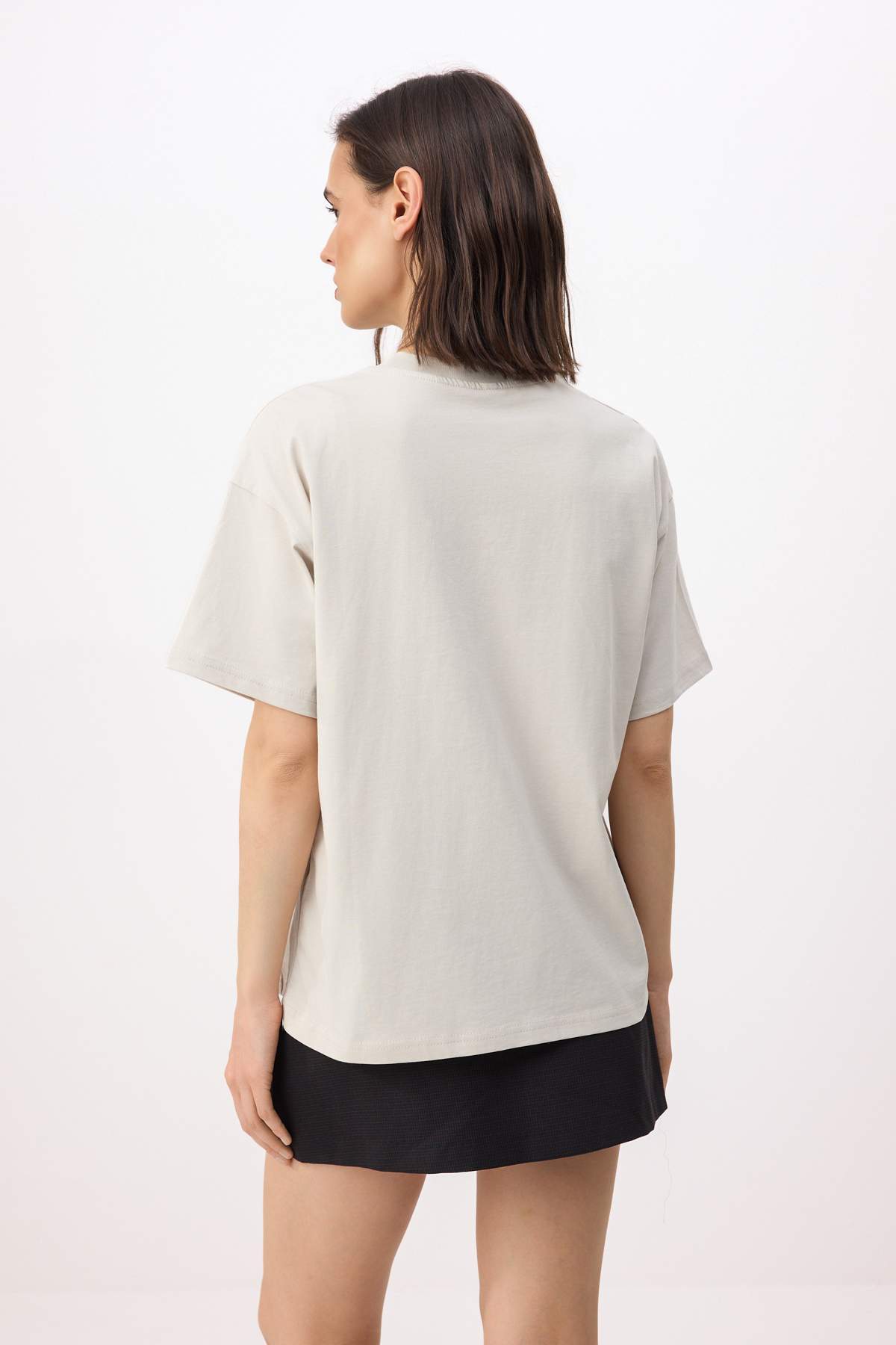 Trendyolmilla  Taş Baskılı Oversize/Geniş Kalıp Düşük Kol Kısa Kollu %100 Pamuk Örme T-Shirt TWOSS26TS00177 - Görsel 4