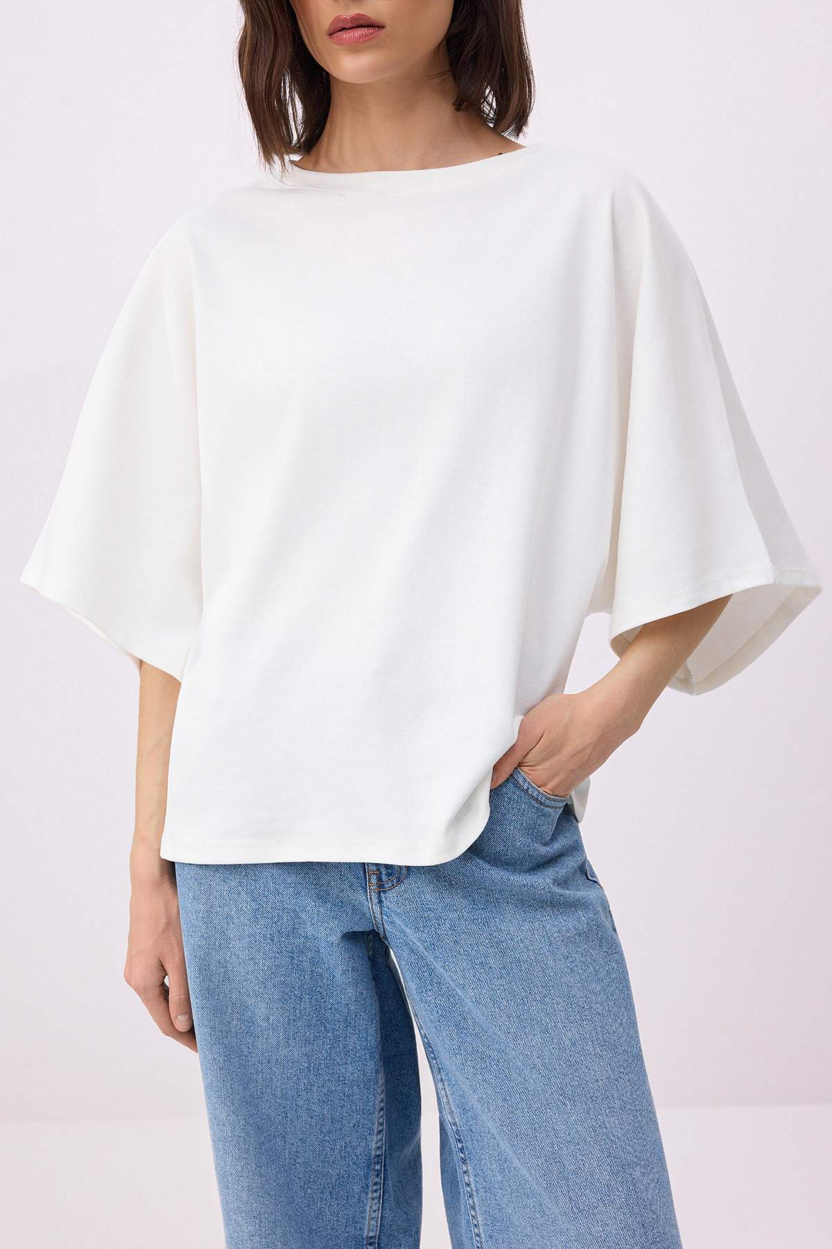 Trendyolmilla  Ekru Oversize/Geniş Kalıp Düşük Kol Kısa Kollu Soft Touch Örme T-shirt TWOSS26TS00221 - Görsel 3