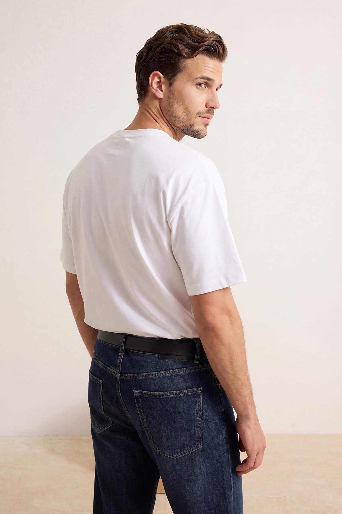 Trendyolmilla  Beyaz Premium Wardrobe Essentials Yumuşak Tuşe Düşük Omuz Regular Fit Basic T-Shirt TMNSS26TS00010 - Görsel 2