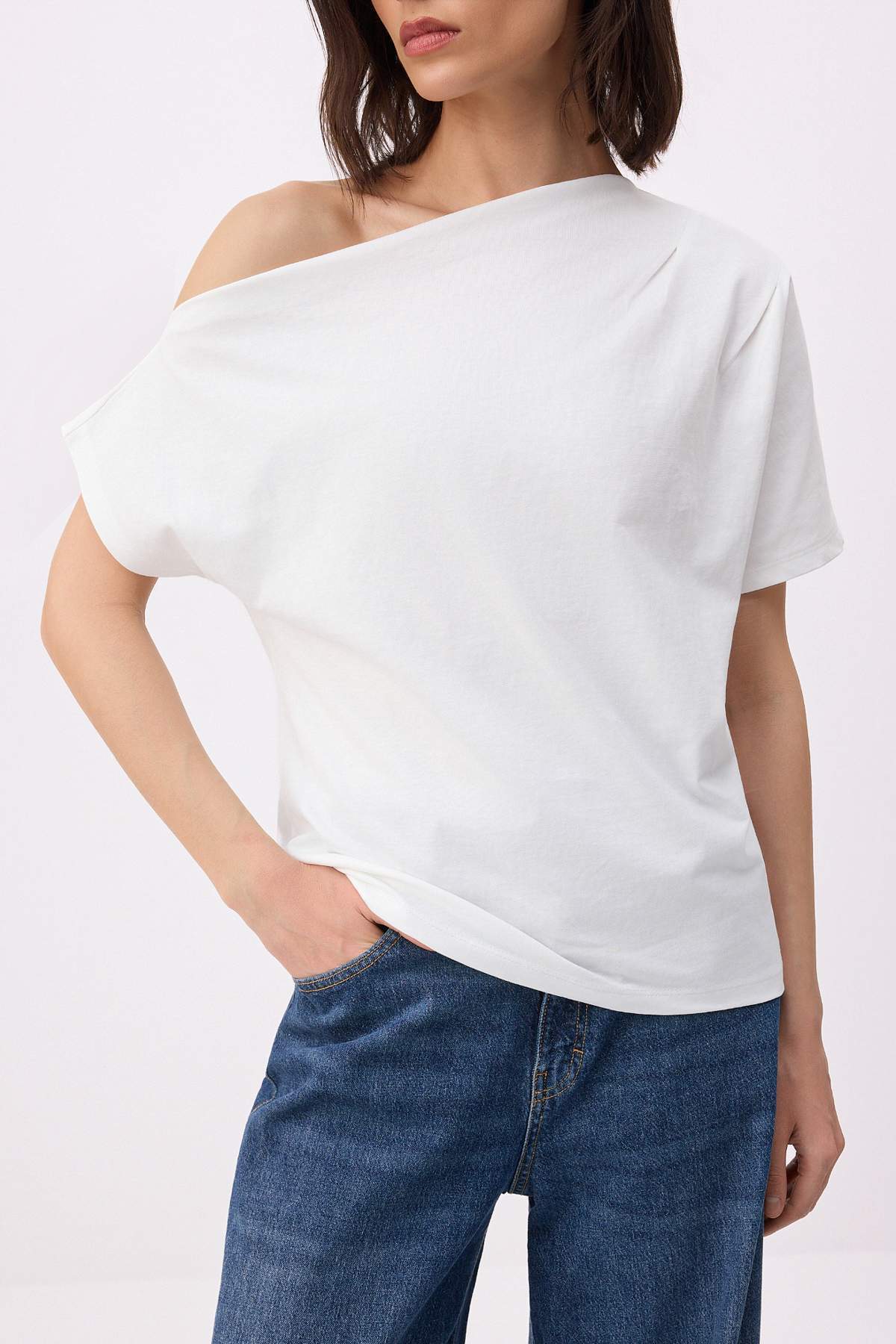 Trendyolmilla  Ekru Regular/Normal Kalıp Kayık Yaka Kısa Kollu %100 Pamuk Örme T-Shirt TWOSS26TS00184 - Görsel 3